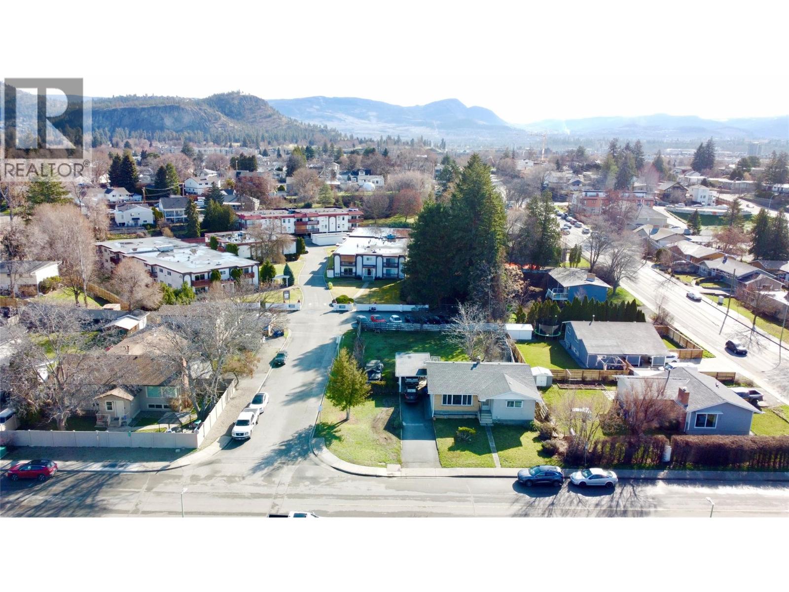 Photo 6 of 1481 Richmond Street, Kelowna BC