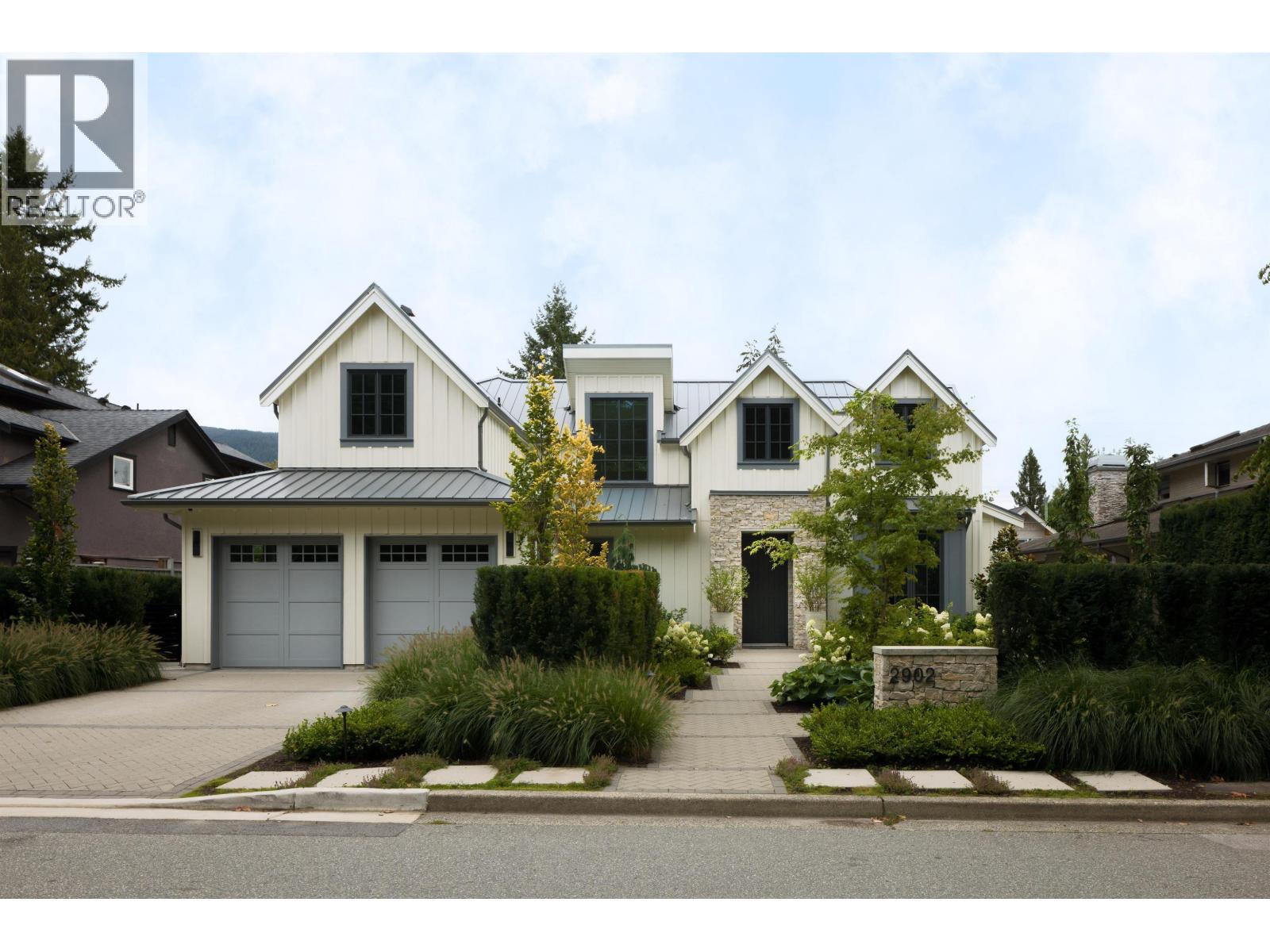 Photo 1 of 2902 Crescentview Drive, North Vancouver BC