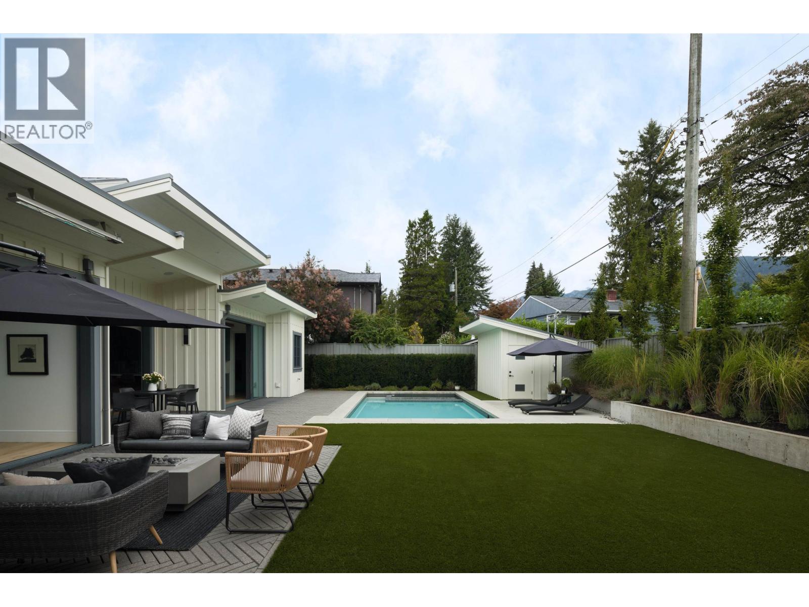 Photo 2 of 2902 Crescentview Drive, North Vancouver BC
