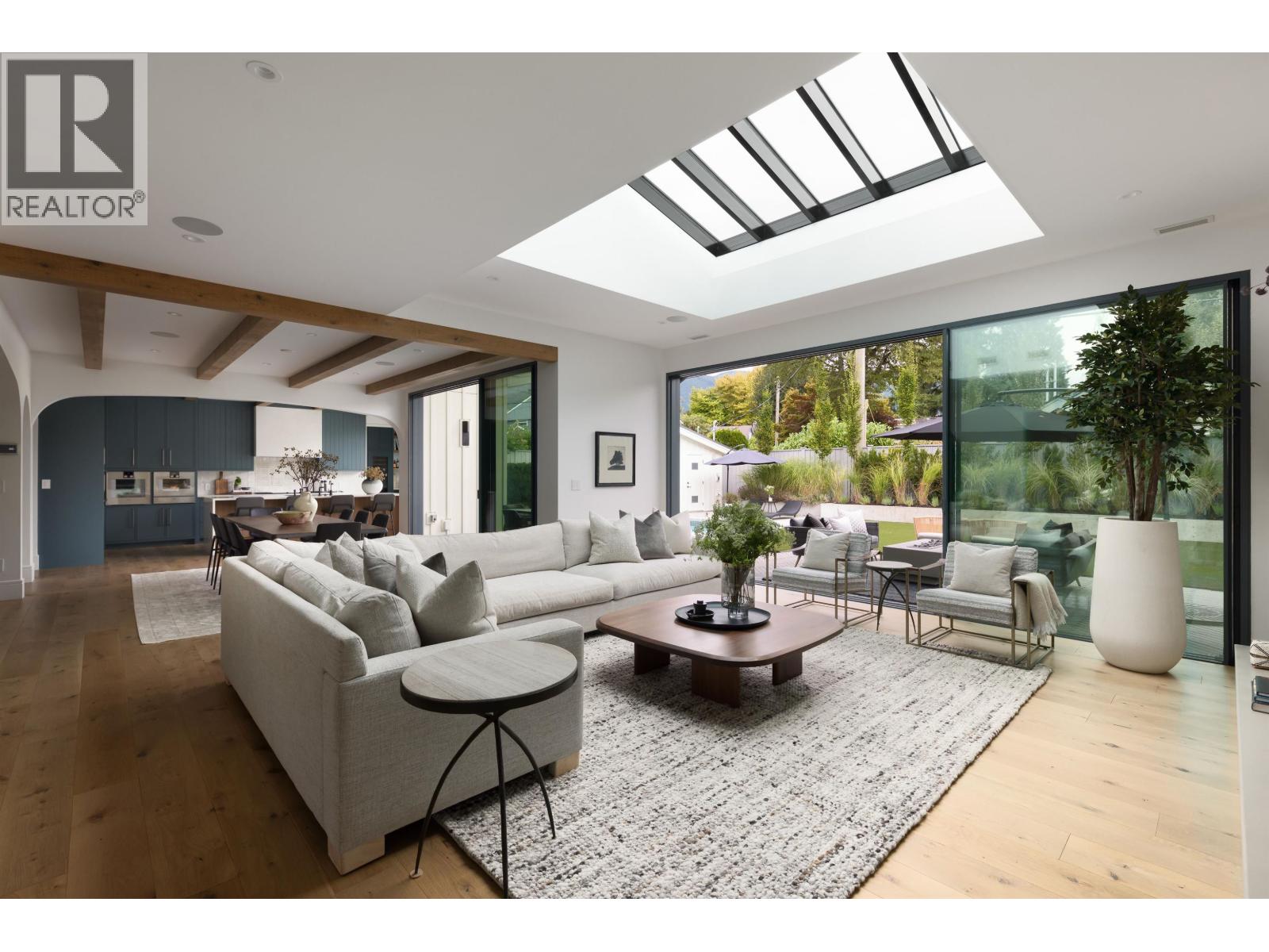 Photo 3 of 2902 Crescentview Drive, North Vancouver BC