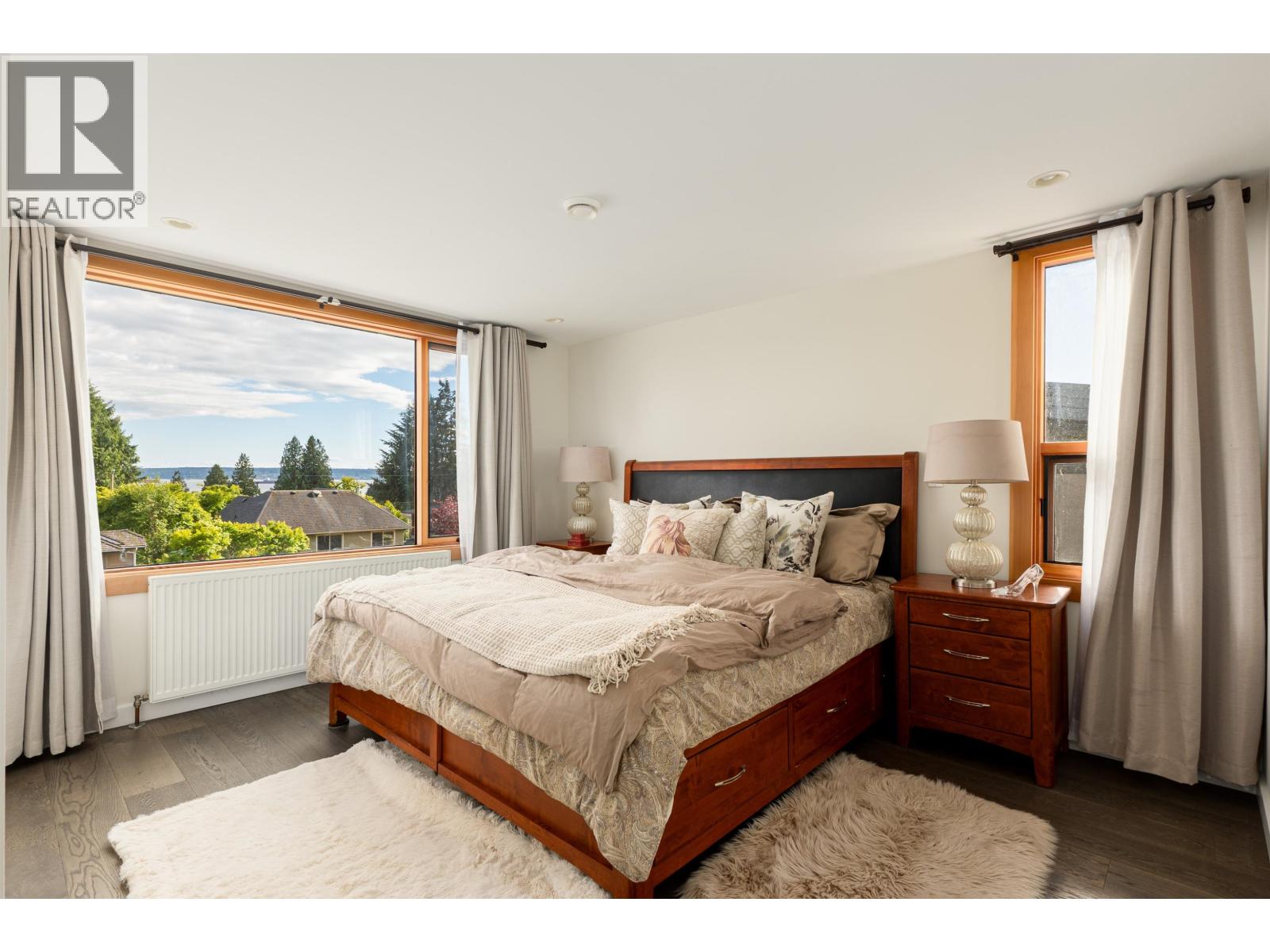 Photo 17 of 2436 Mathers Avenue, West Vancouver BC