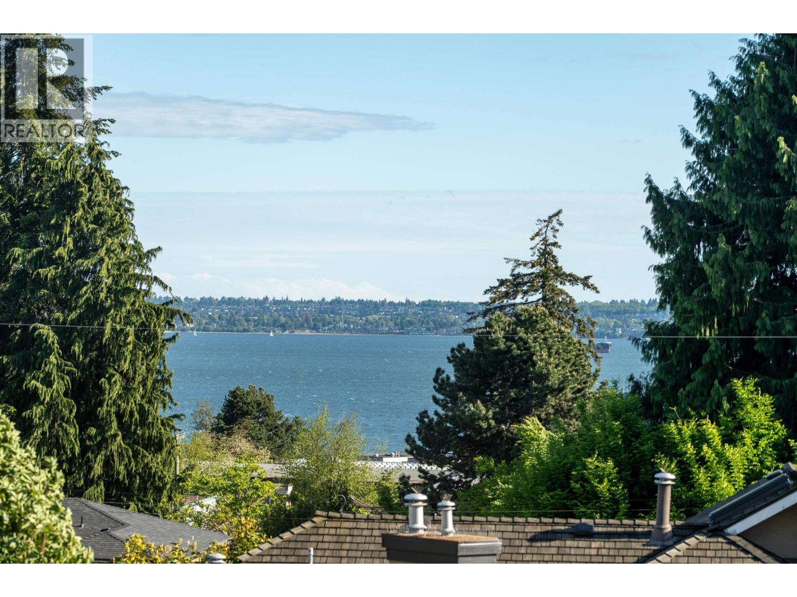 Photo 2 of 2436 Mathers Avenue, West Vancouver BC