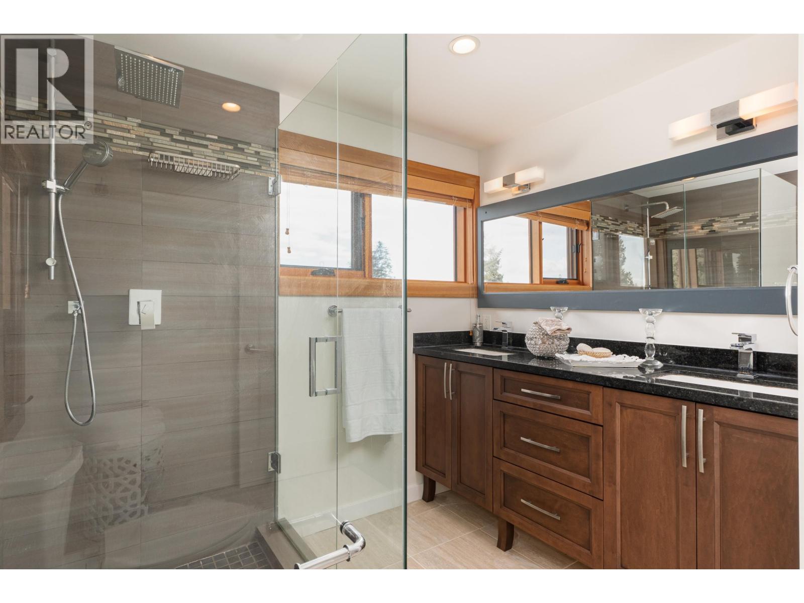 Photo 20 of 2436 Mathers Avenue, West Vancouver BC