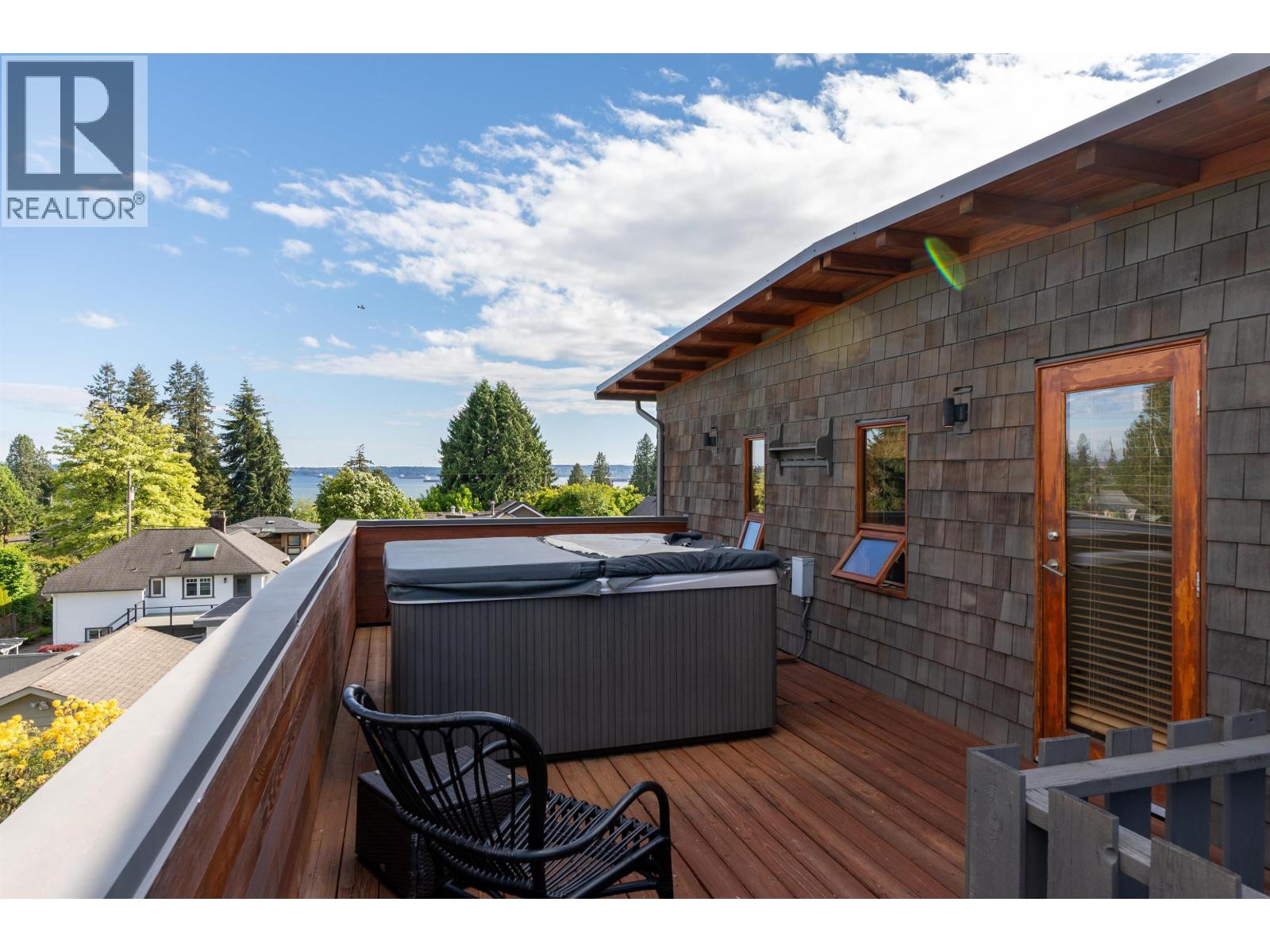 Photo 24 of 2436 Mathers Avenue, West Vancouver BC