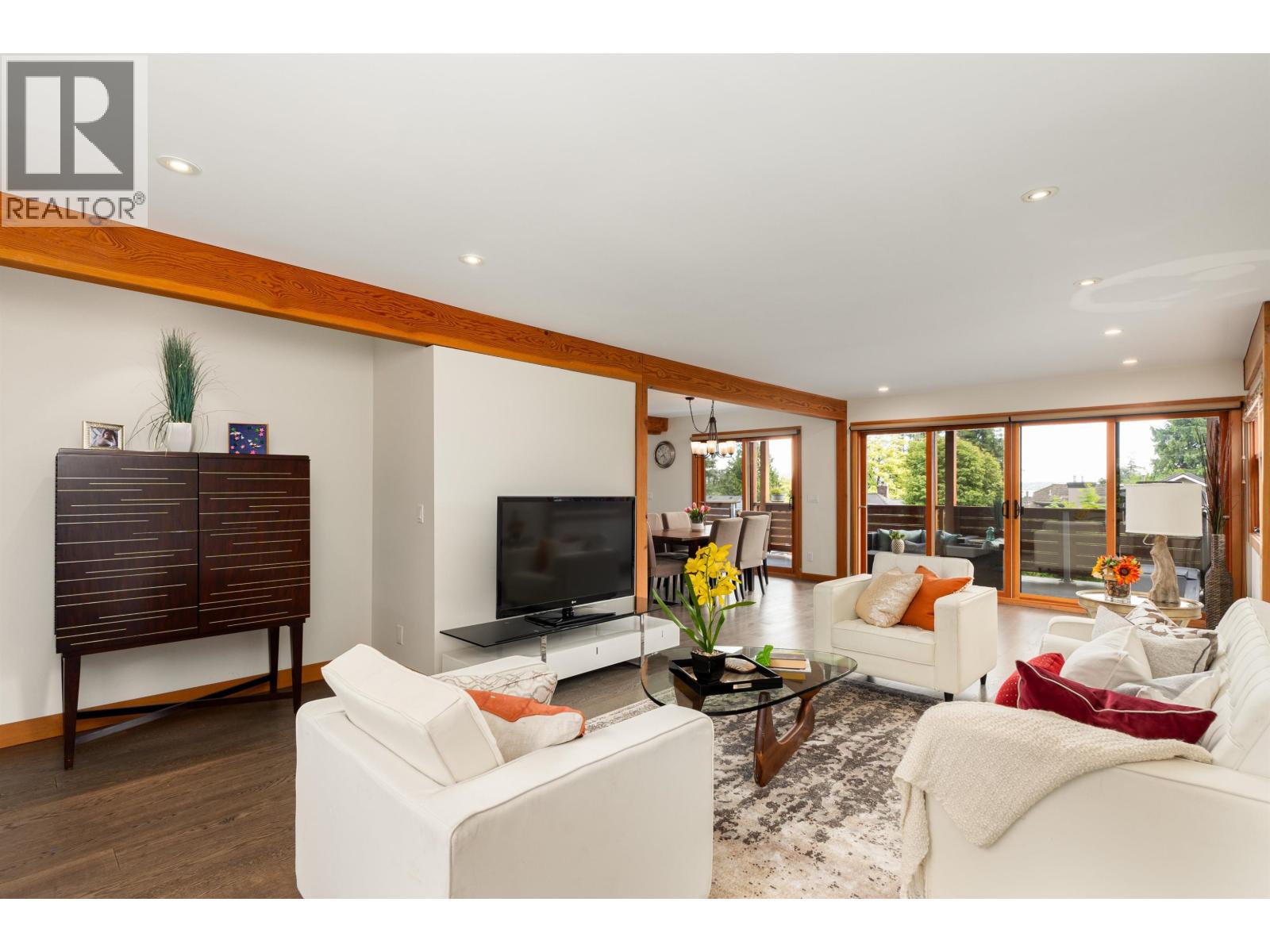 Photo 6 of 2436 Mathers Avenue, West Vancouver BC