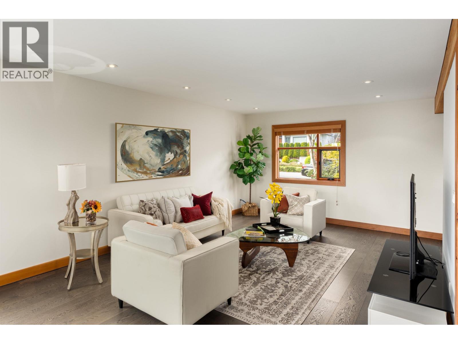 Photo 7 of 2436 Mathers Avenue, West Vancouver BC