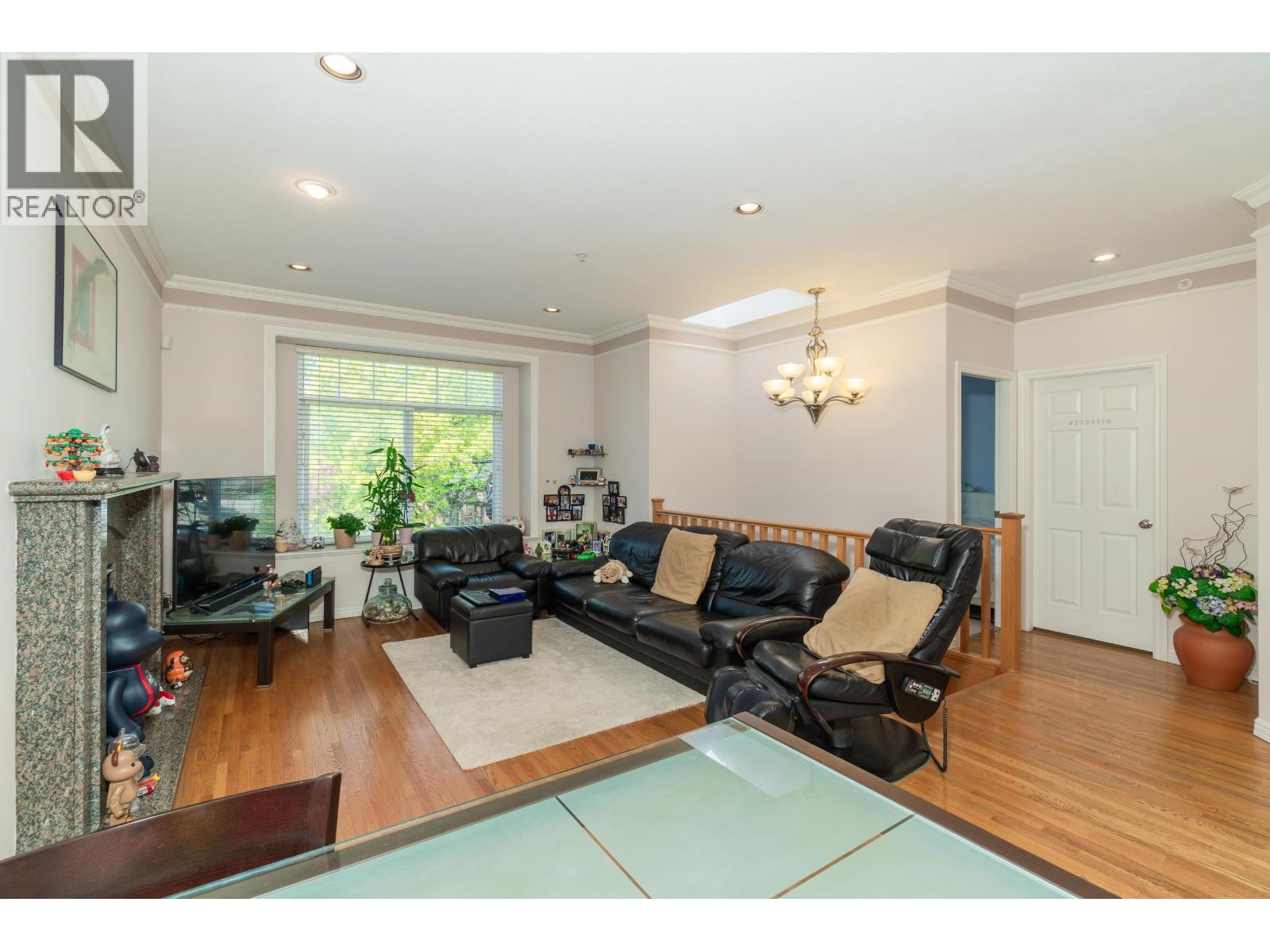 Photo 6 of 952 E 31st Avenue, Vancouver BC