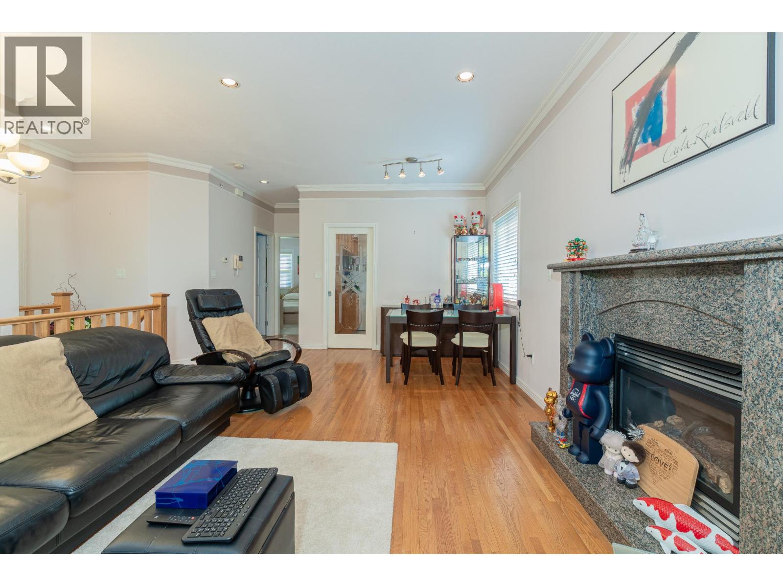 Photo 2 of 952 E 31st Avenue, Vancouver BC