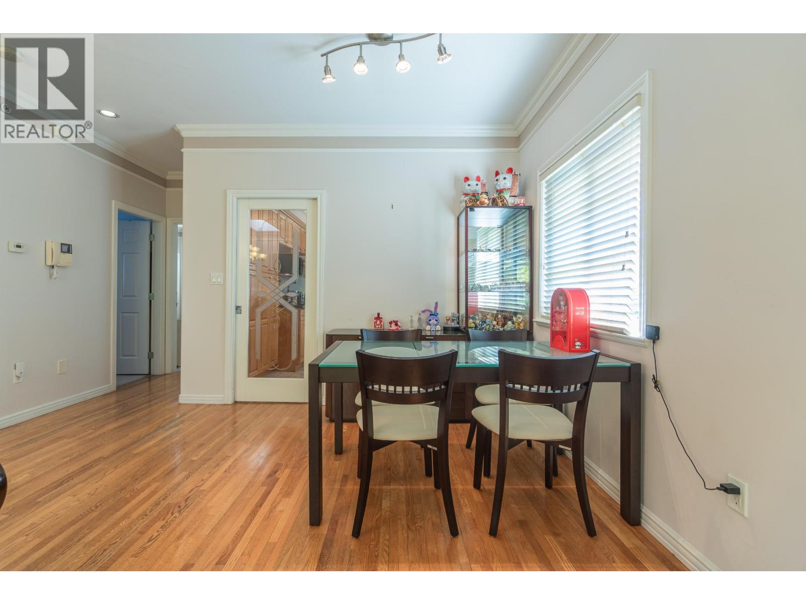 Photo 5 of 952 E 31st Avenue, Vancouver BC