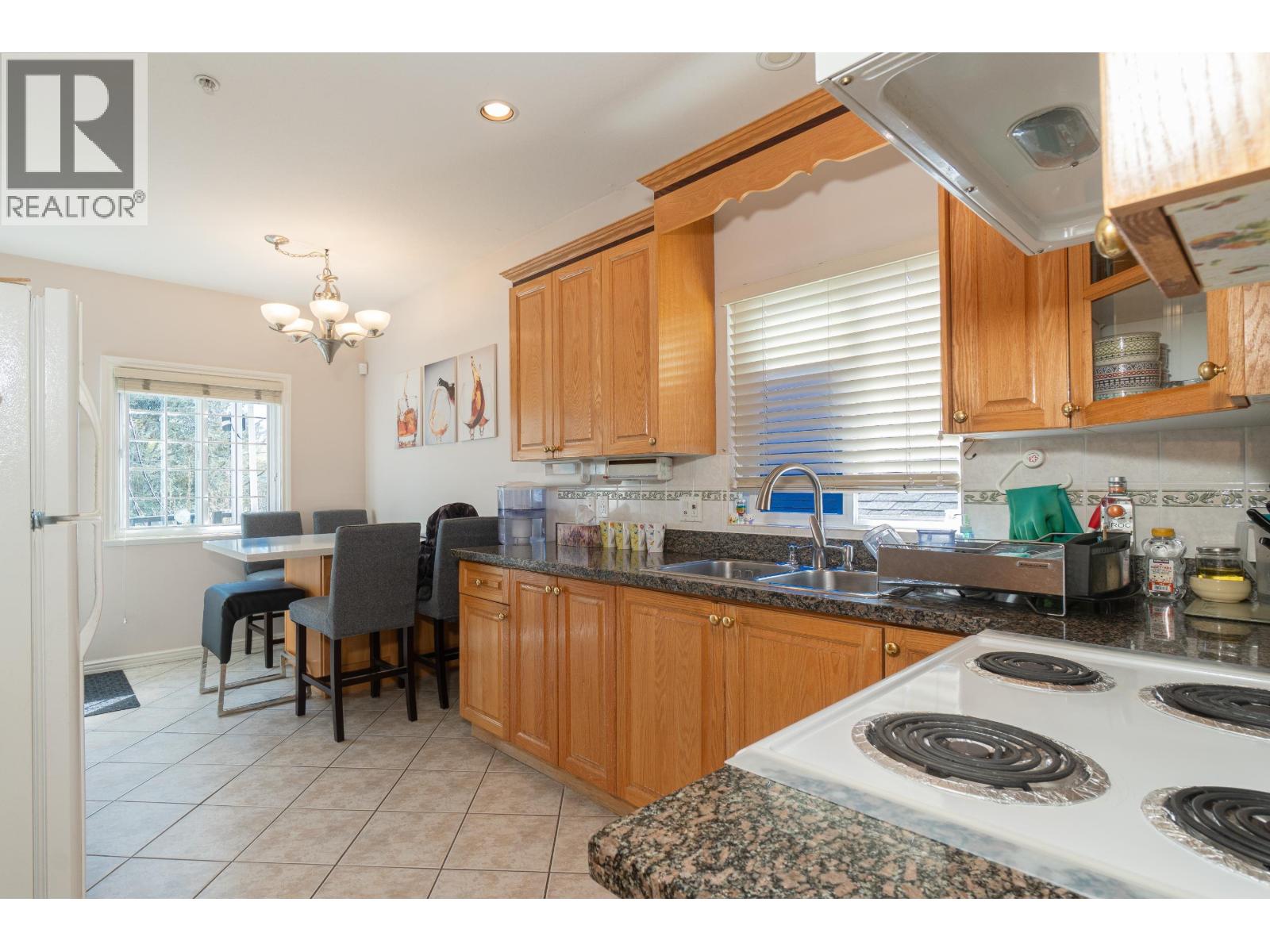 Photo 14 of 952 E 31st Avenue, Vancouver BC
