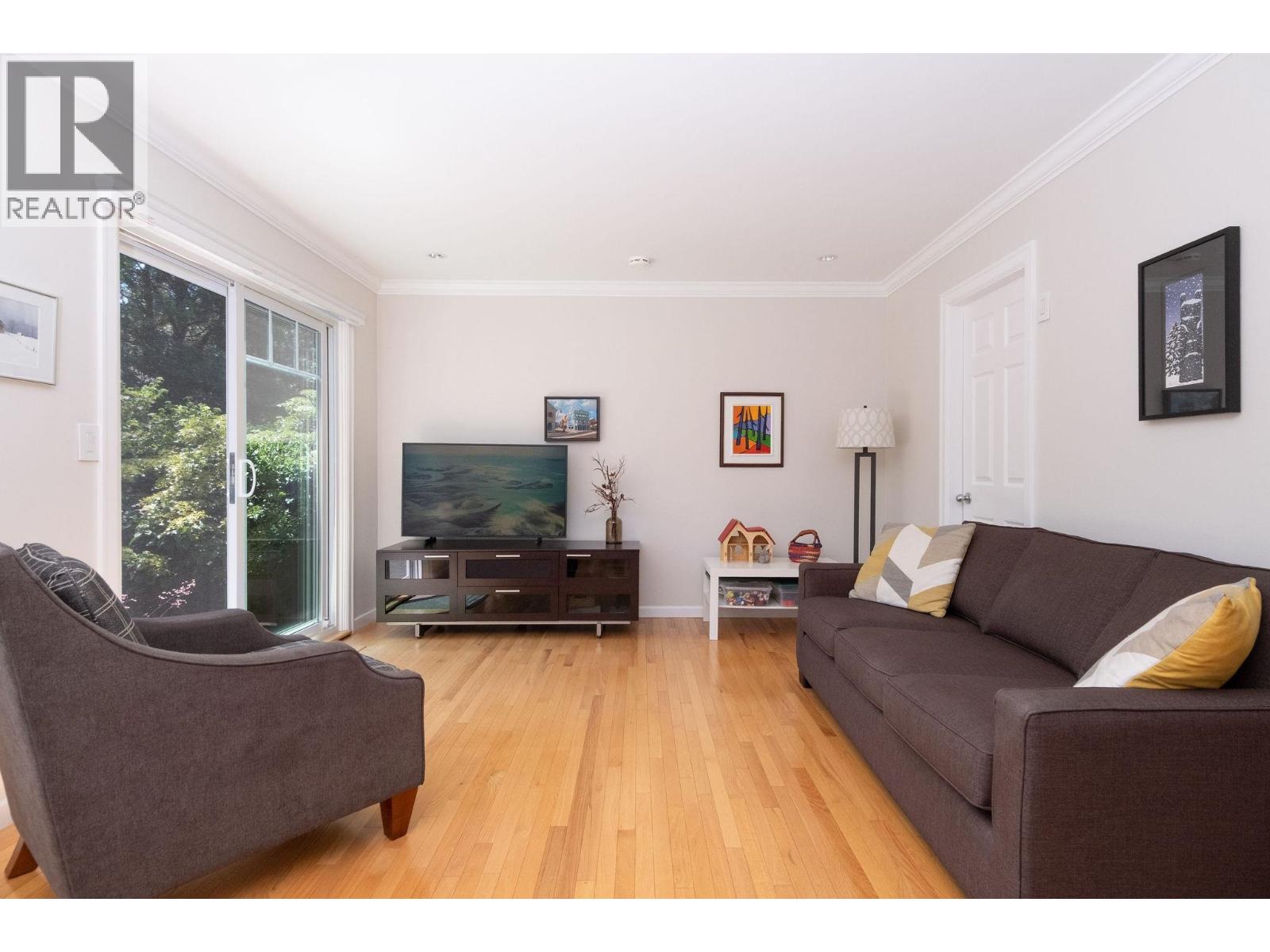 Photo 10 of 1504 Jubilee Court, North Vancouver BC