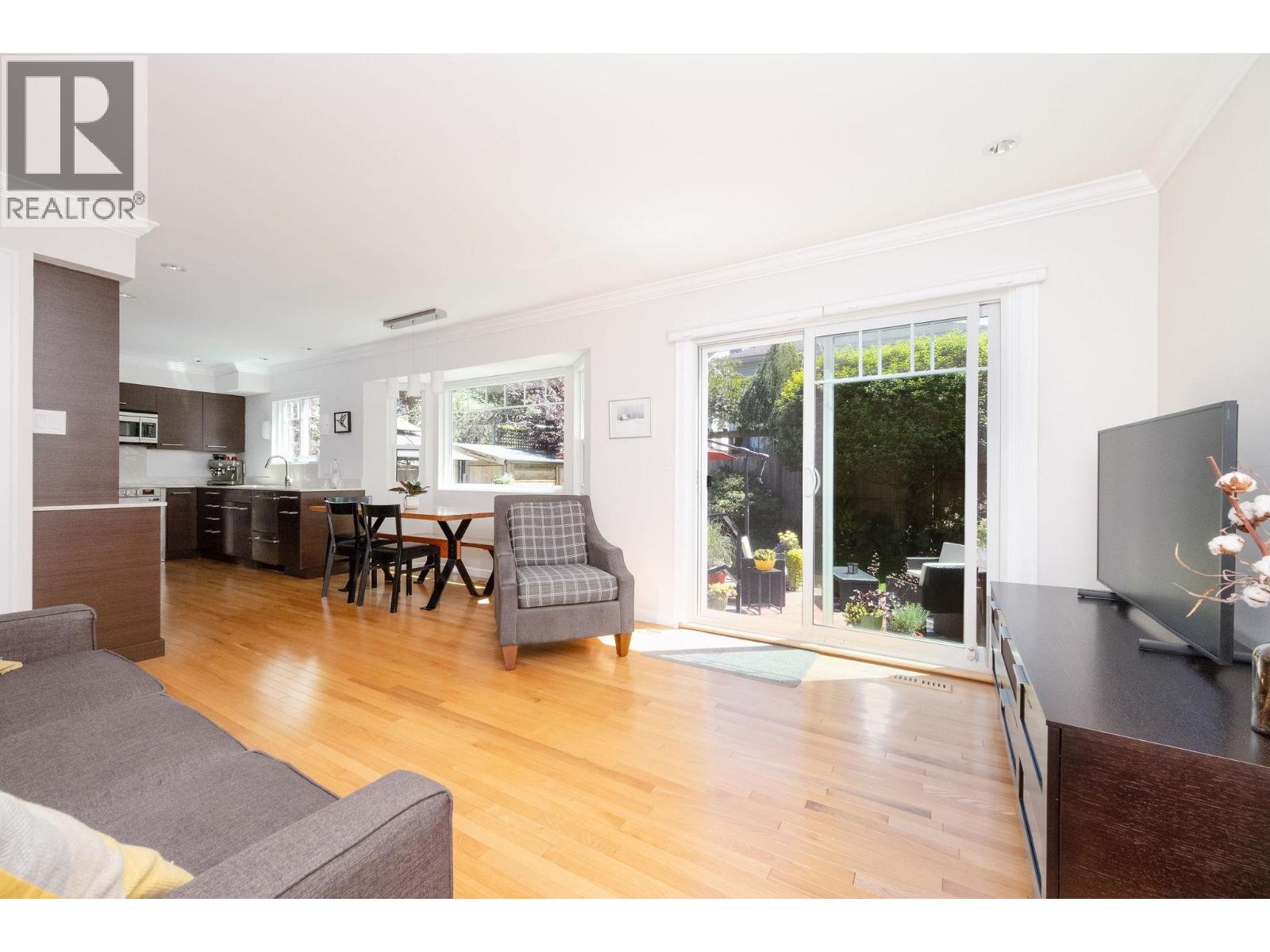 Photo 11 of 1504 Jubilee Court, North Vancouver BC