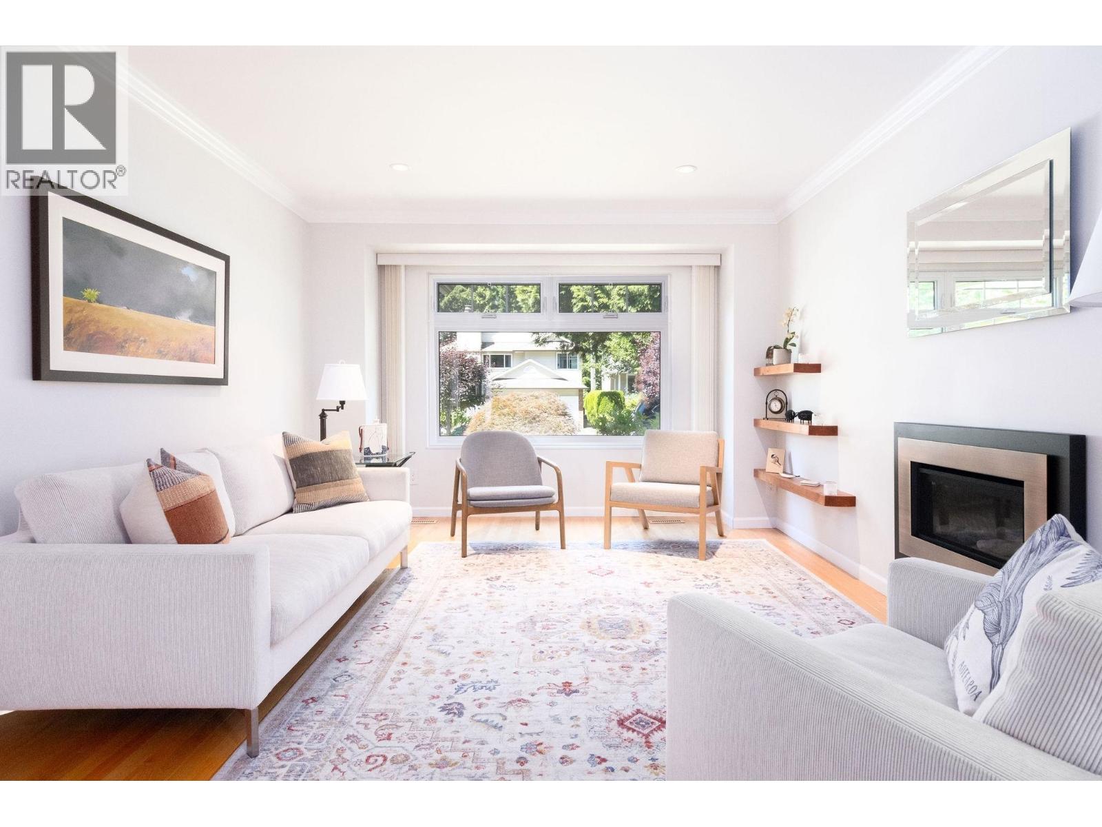 Photo 2 of 1504 Jubilee Court, North Vancouver BC