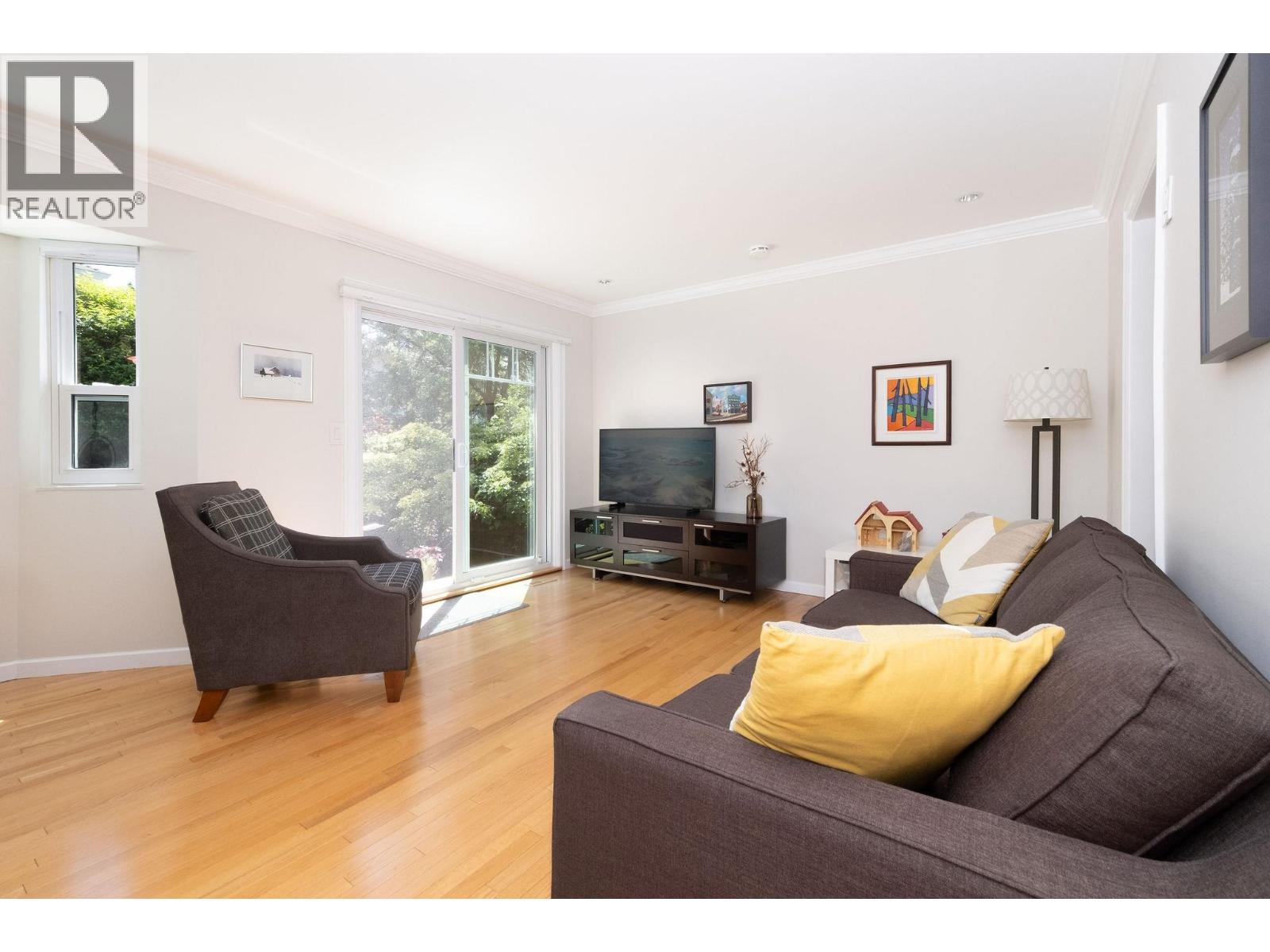 Photo 9 of 1504 Jubilee Court, North Vancouver BC