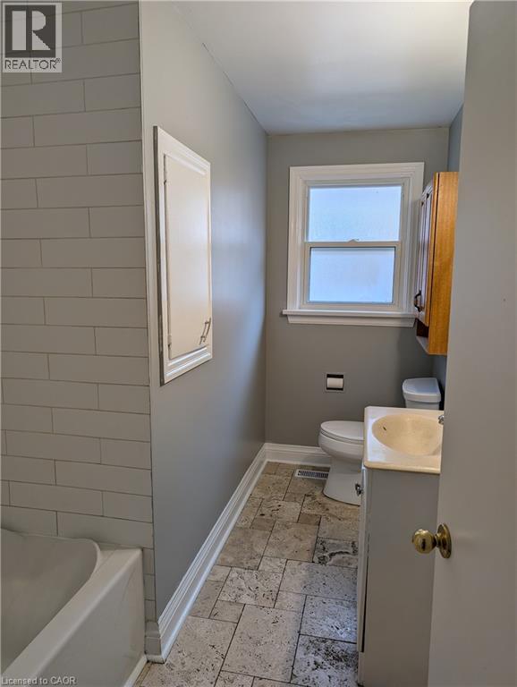 Photo 13 of 175 Oxford Street Unit A, Kitchener ON
