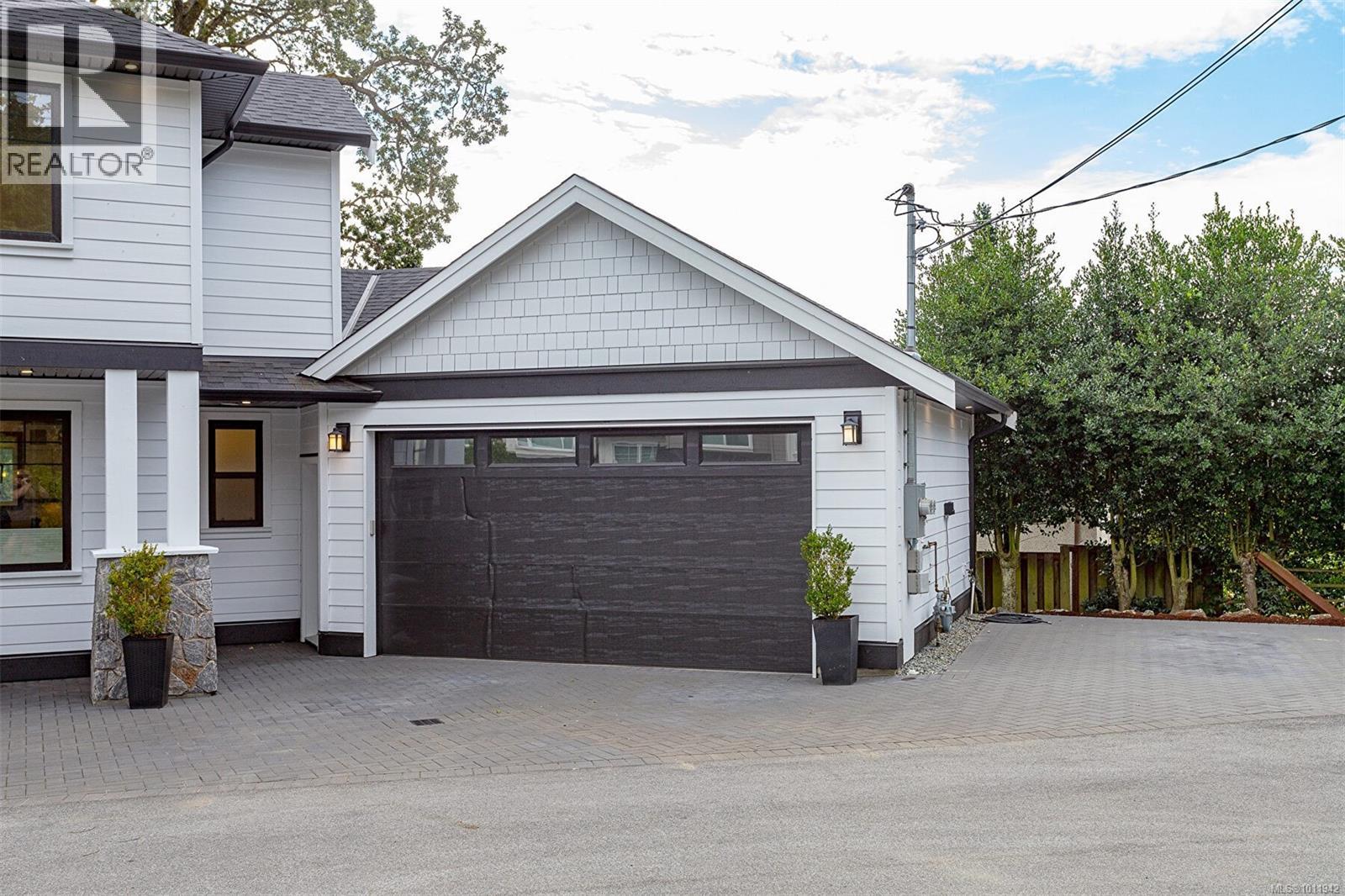  3595 Cedar Hill Road, Saanich
