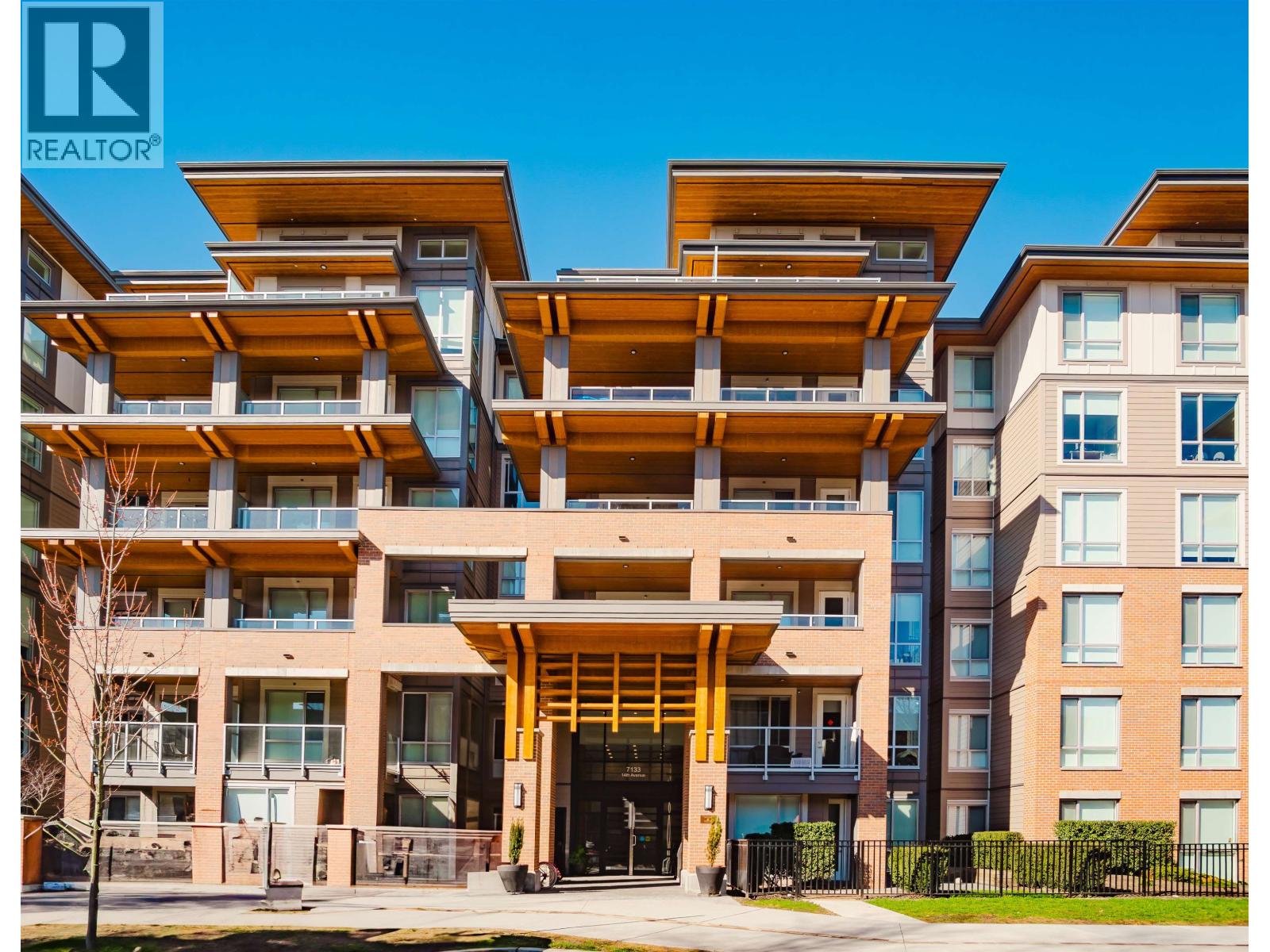 Photo 3 of 320 7133 14th Avenue, Burnaby BC
