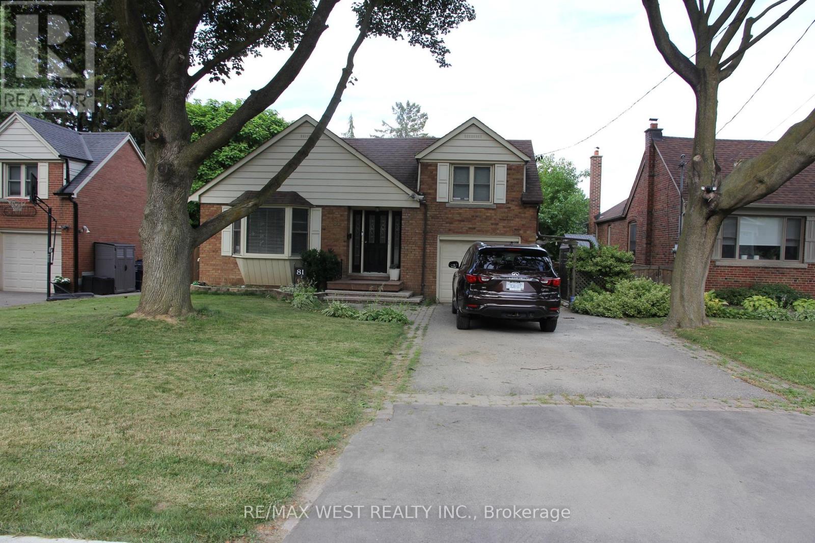 Photo 2 of 81 Freemont Avenue, Toronto ON