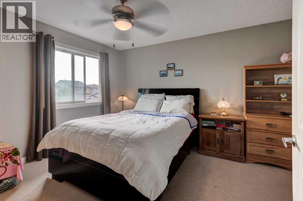 Photo 12 of 16 Bridlecrest Street Sw, Calgary AB