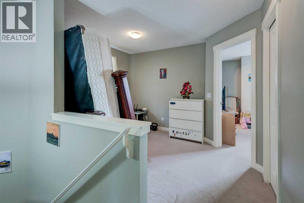 Photo 13 of 16 Bridlecrest Street Sw, Calgary AB