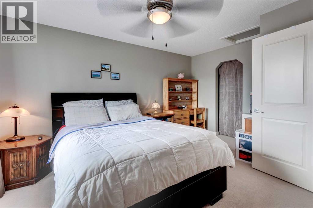 Photo 14 of 16 Bridlecrest Street Sw, Calgary AB