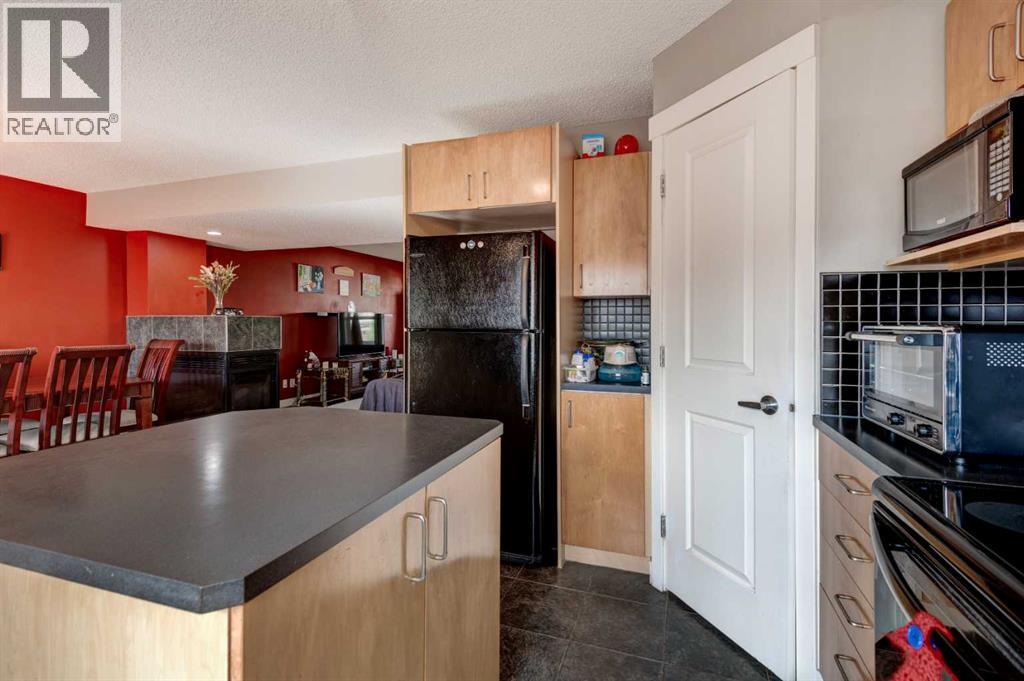 Photo 11 of 16 Bridlecrest Street Sw, Calgary AB