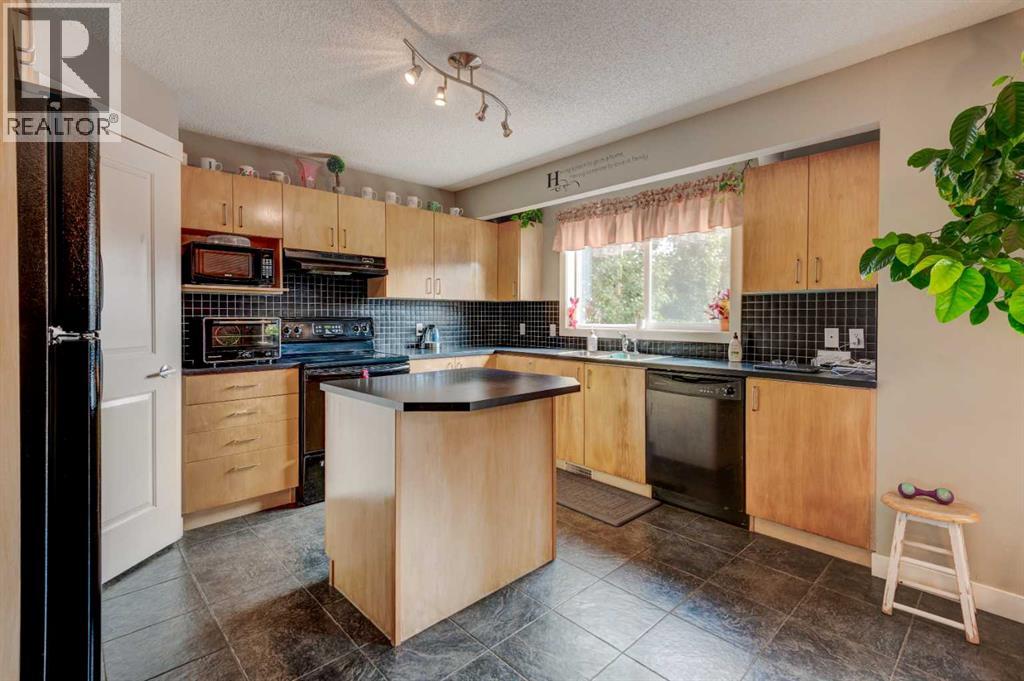 Photo 9 of 16 Bridlecrest Street Sw, Calgary AB