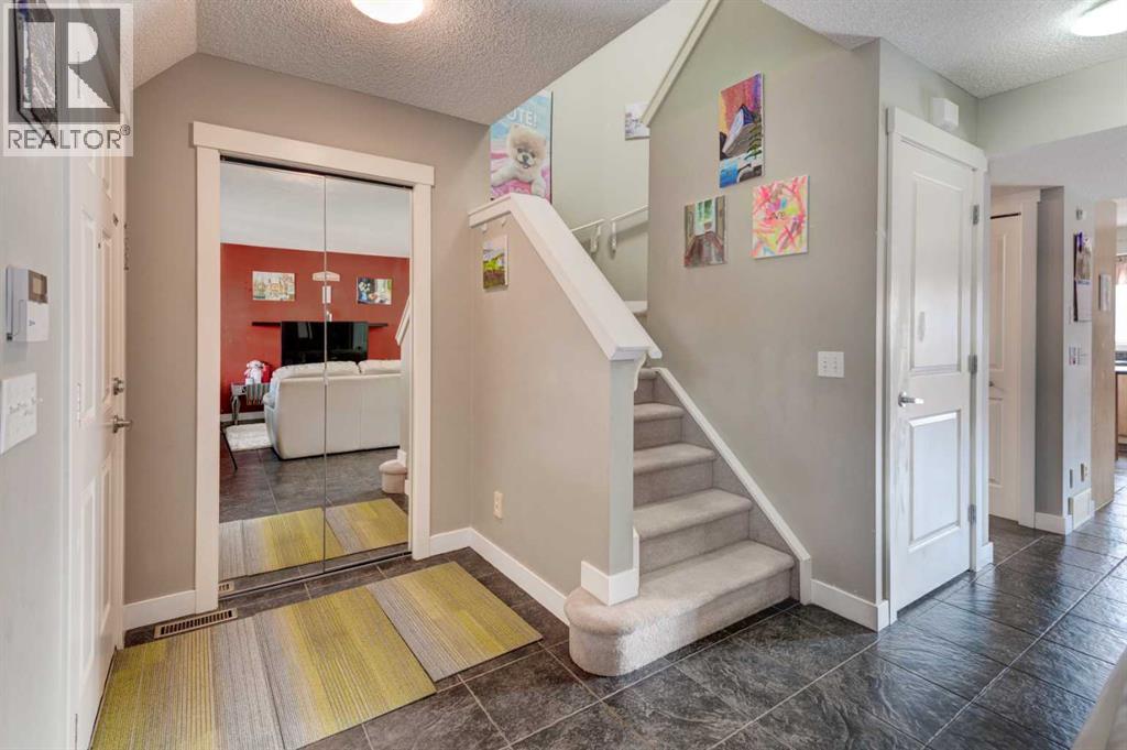 Photo 2 of 16 Bridlecrest Street Sw, Calgary AB