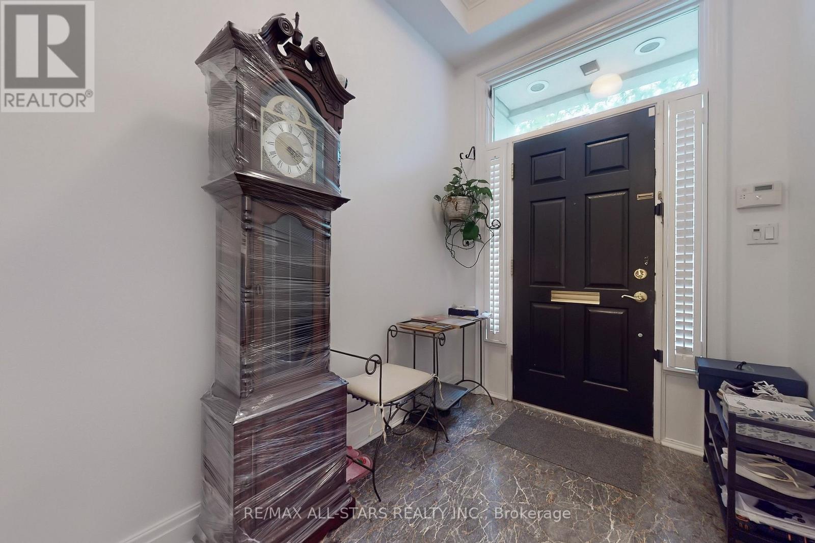 Photo 7 of 246 Walmer Road, Toronto ON