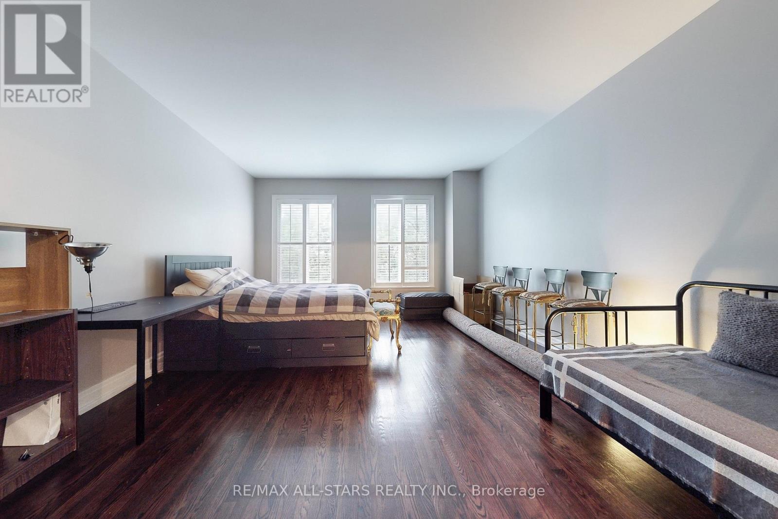 Photo 13 of 246 Walmer Road, Toronto ON
