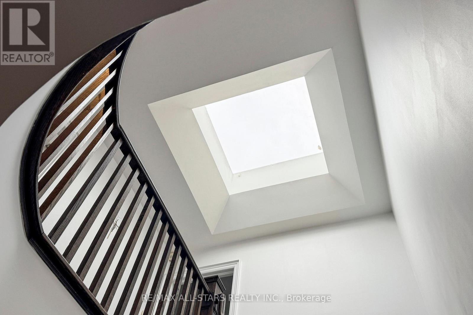 Photo 9 of 246 Walmer Road, Toronto ON