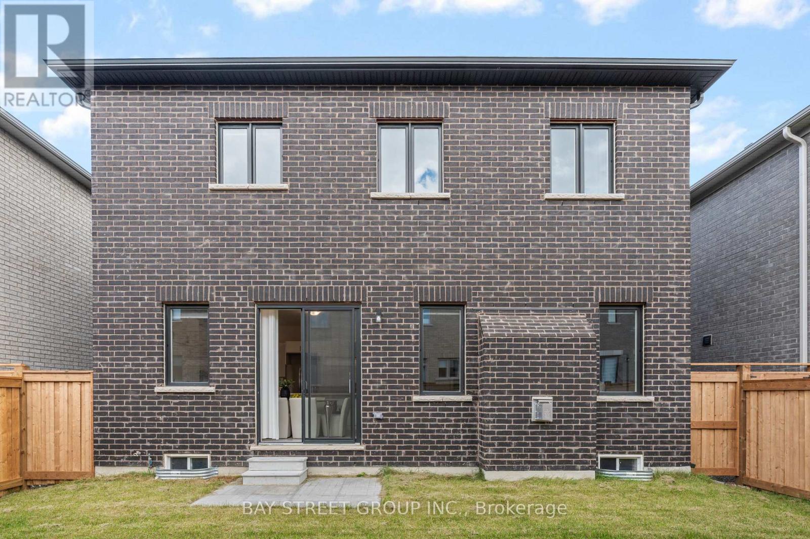 Photo 38 of 32 Current Drive, Richmond Hill ON