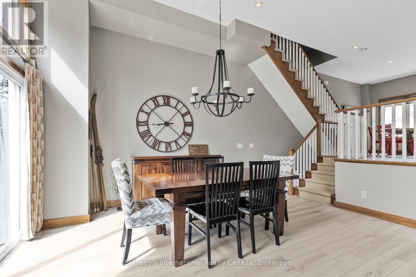 Photo 14 of 25 104 Farm Gate Road, Blue Mountains ON