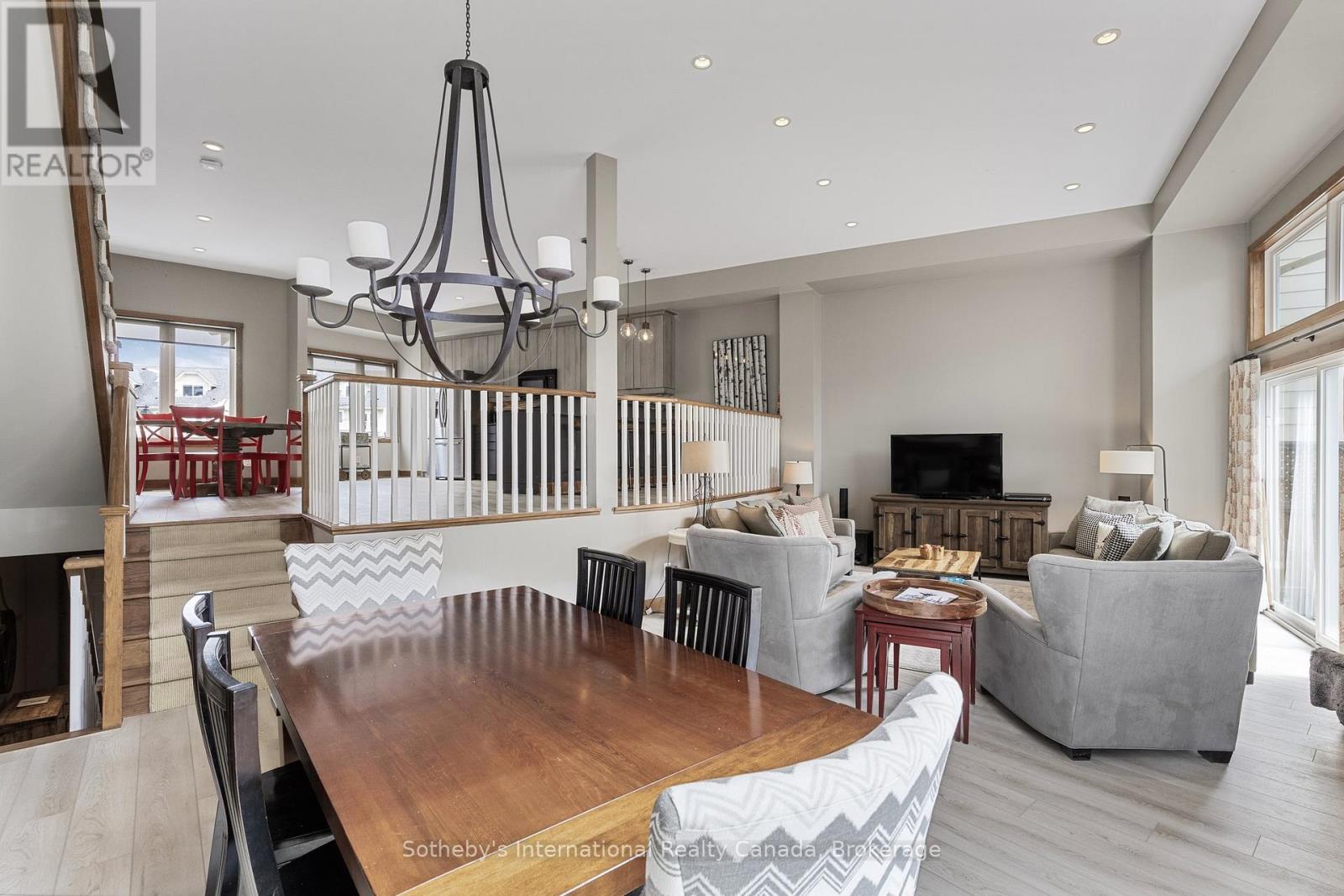 Photo 15 of 25 104 Farm Gate Road, Blue Mountains ON