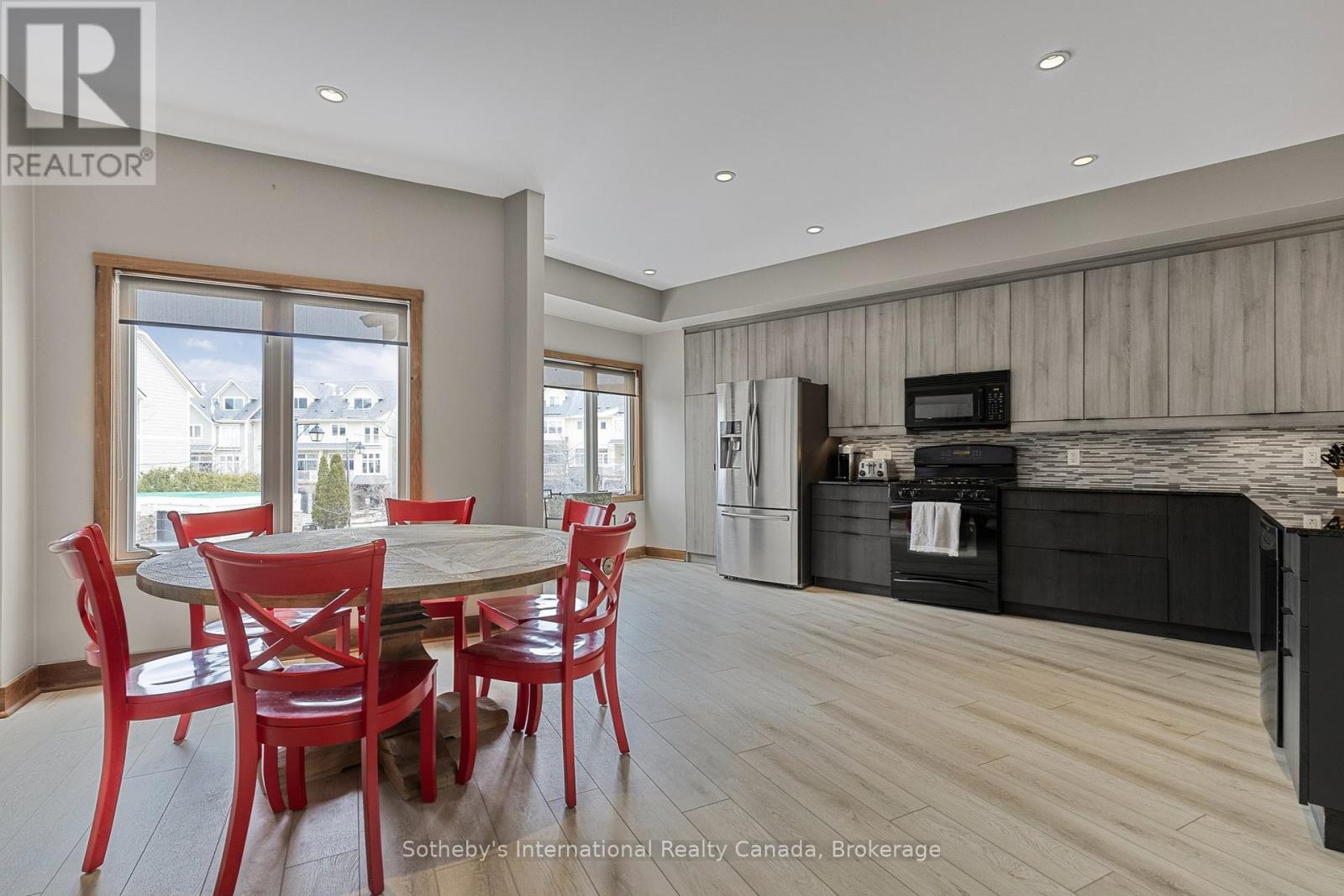 Photo 18 of 25 104 Farm Gate Road, Blue Mountains ON