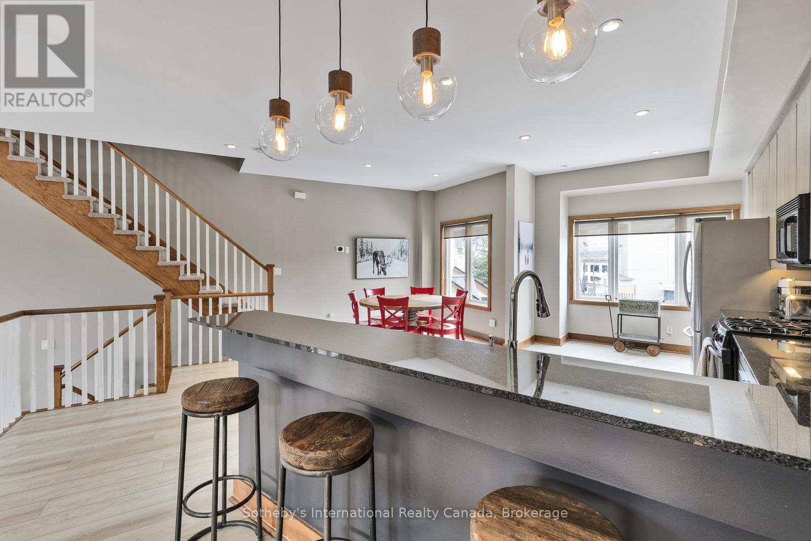 Photo 24 of 25 104 Farm Gate Road, Blue Mountains ON