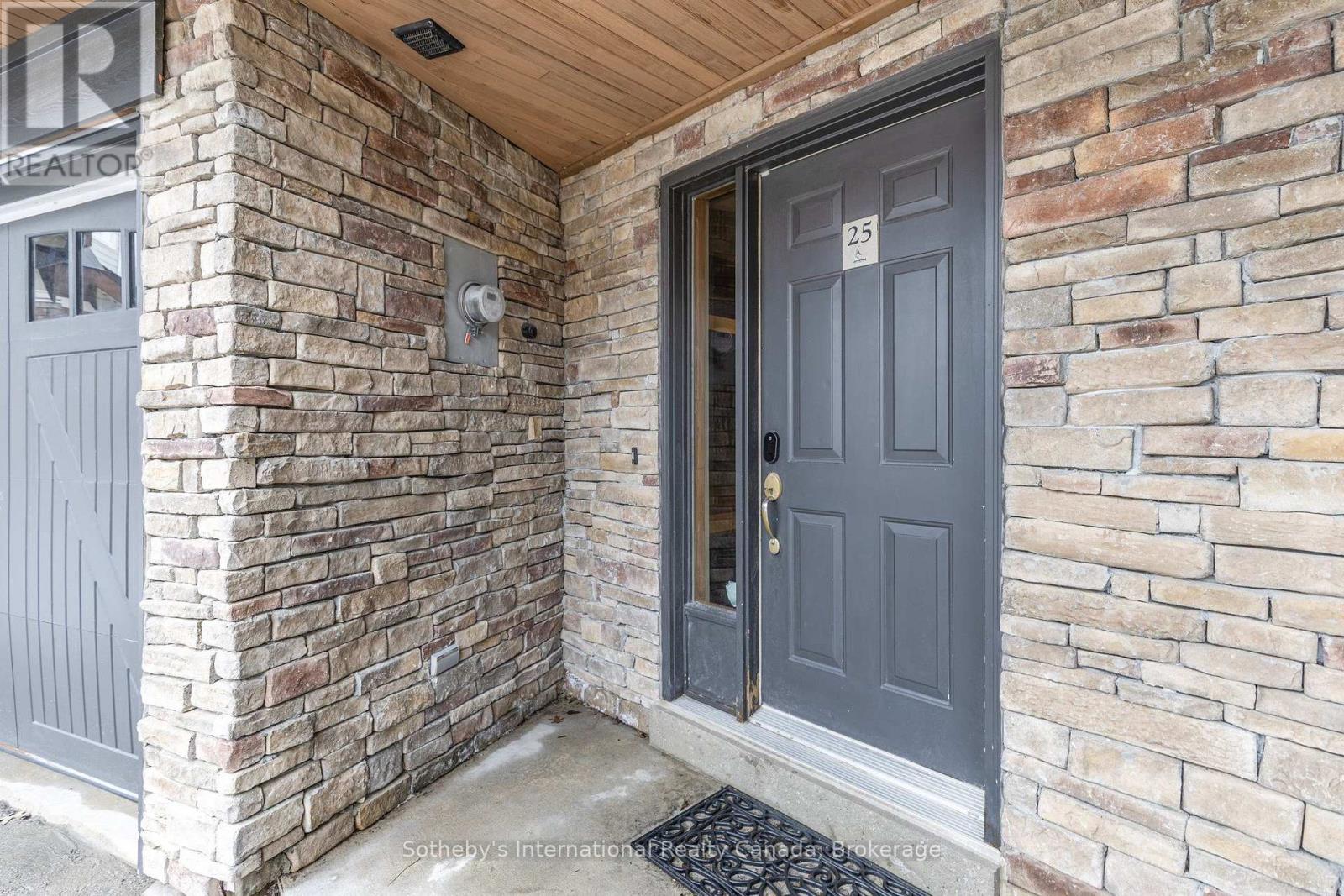 Photo 5 of 25 104 Farm Gate Road, Blue Mountains ON