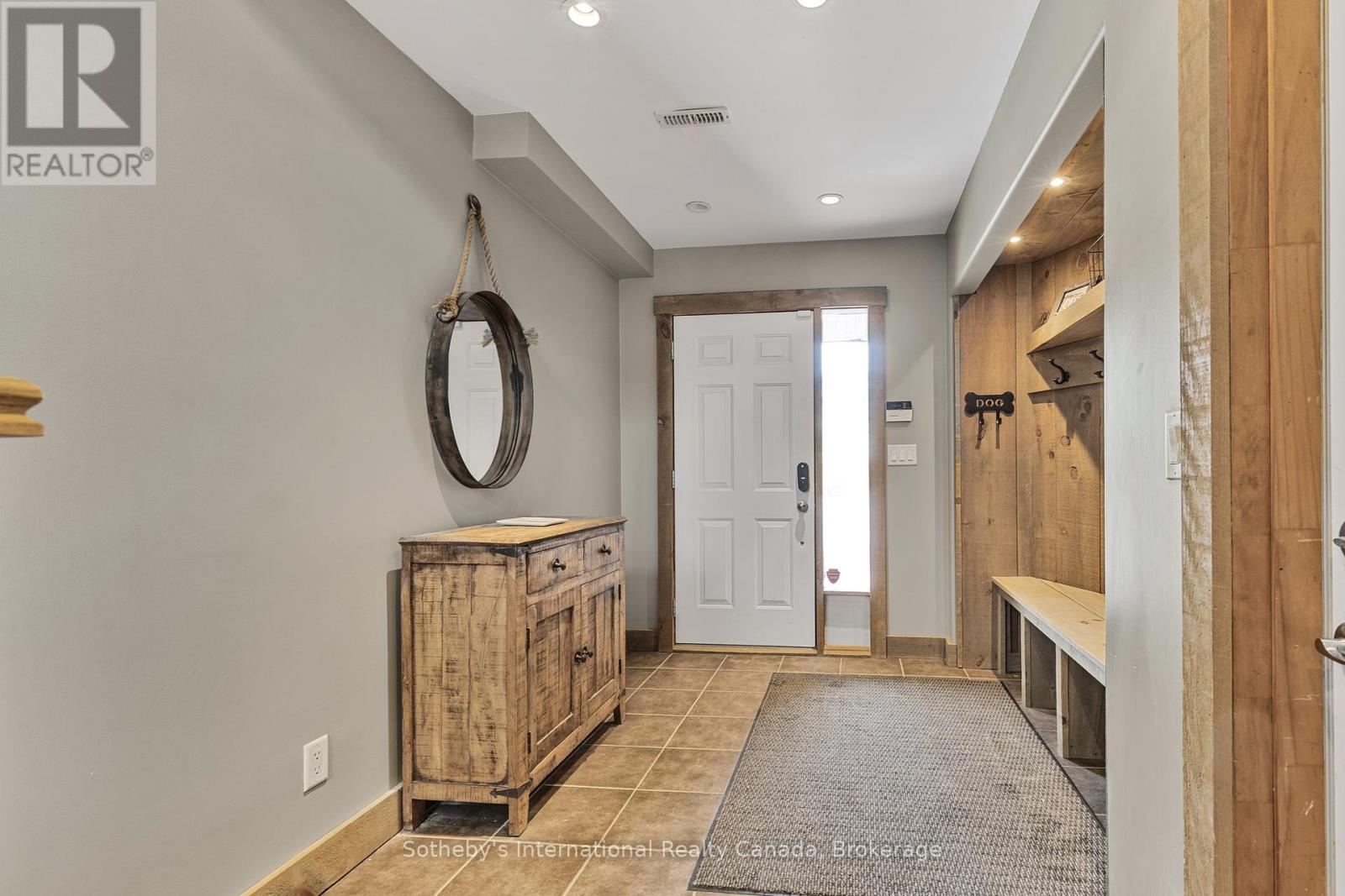 Photo 8 of 25 104 Farm Gate Road, Blue Mountains ON