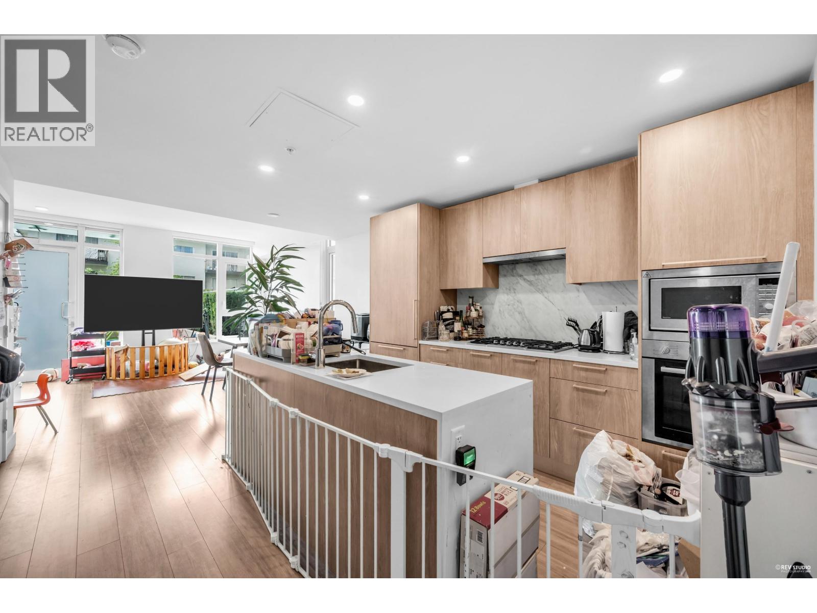 TH1 6398 SILVER AVENUE, Burnaby