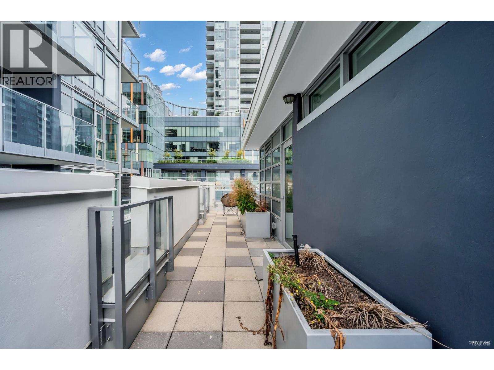 TH1 6398 SILVER AVENUE, Burnaby
