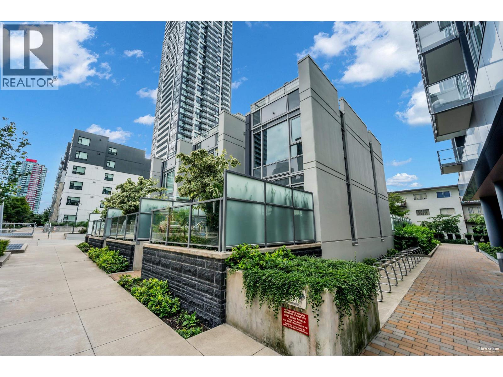 TH1 6398 SILVER AVENUE, Burnaby