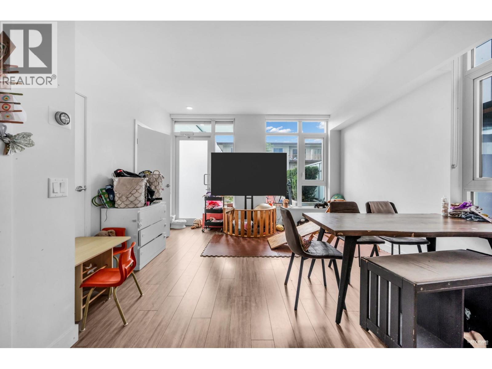 TH1 6398 SILVER AVENUE, Burnaby