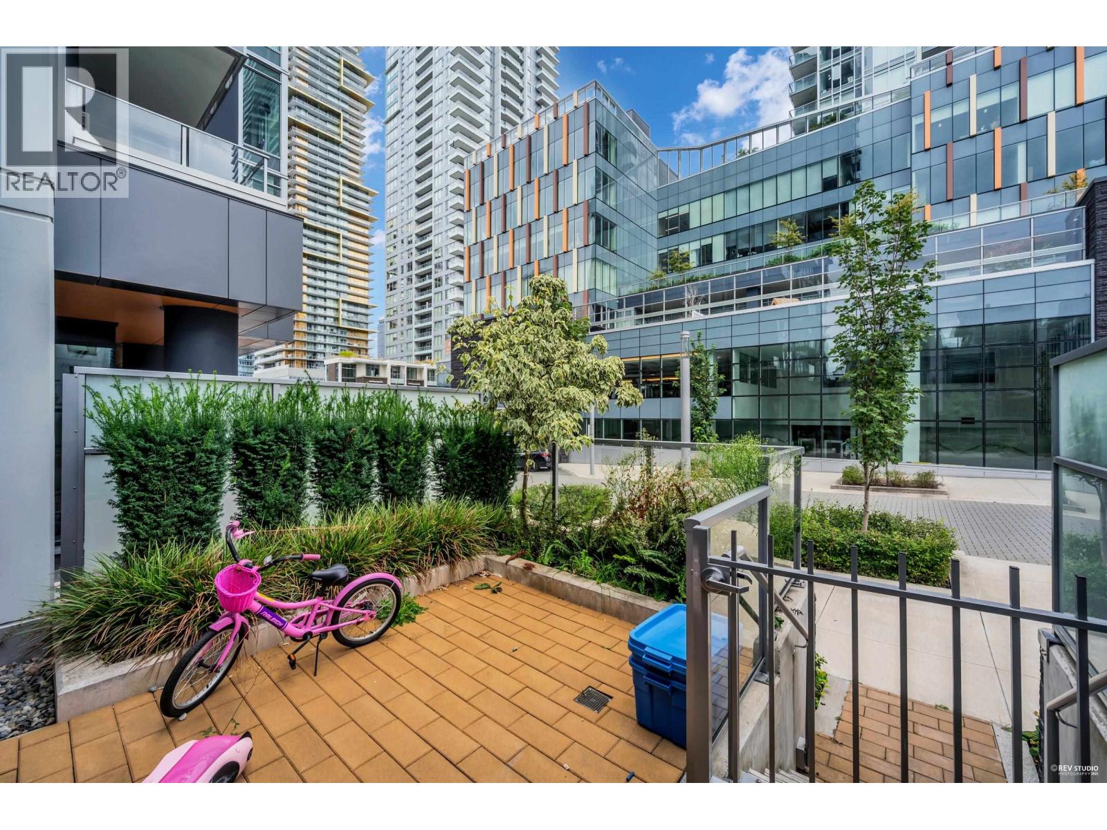 TH1 6398 SILVER AVENUE, Burnaby