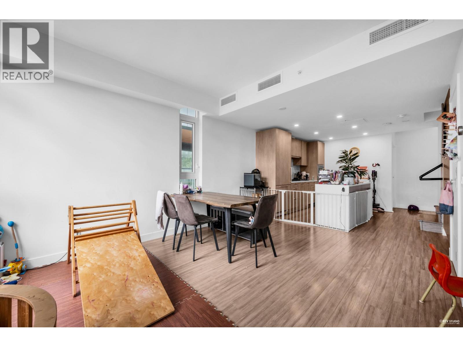 TH1 6398 SILVER AVENUE, Burnaby