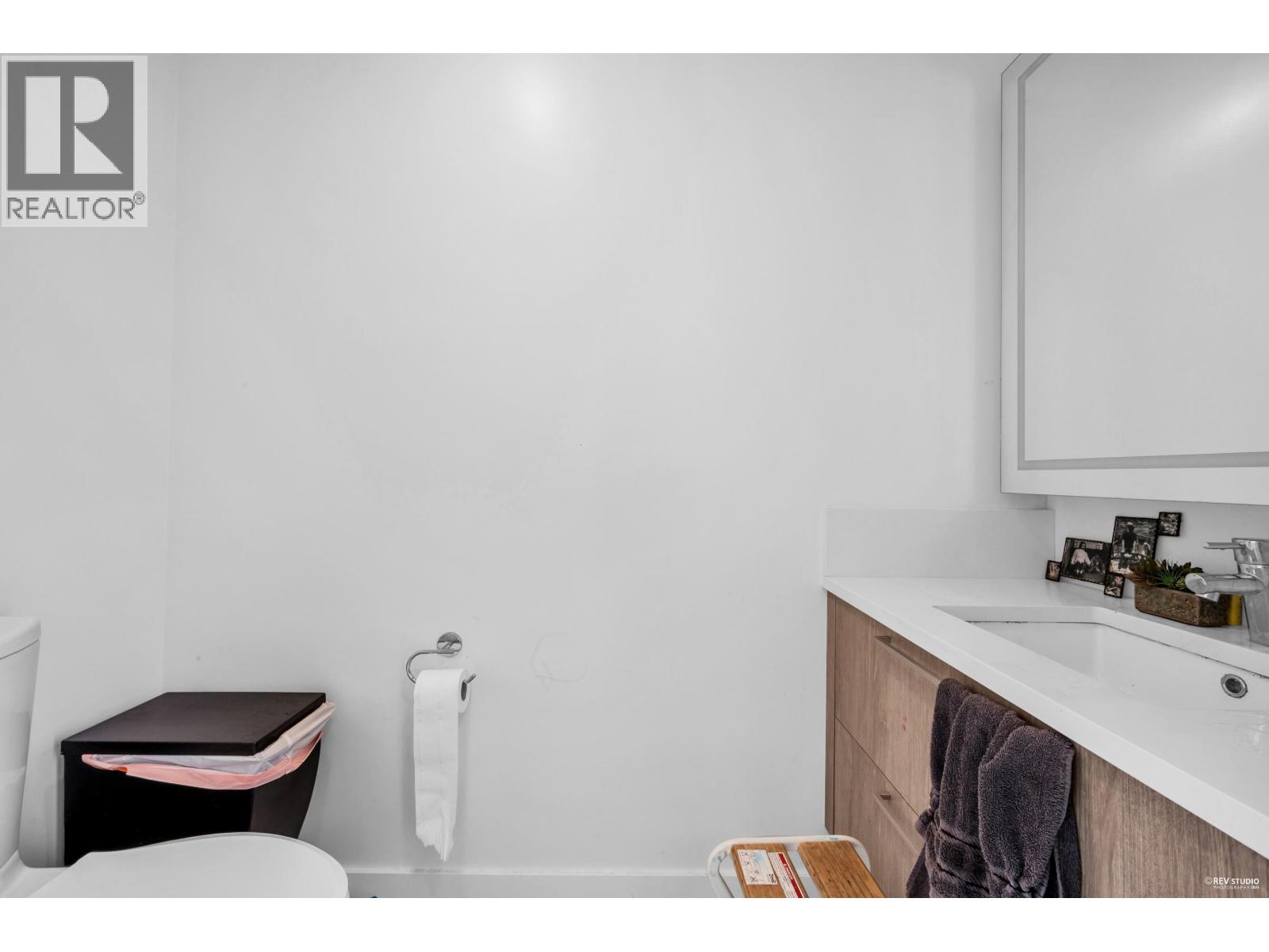 TH1 6398 SILVER AVENUE, Burnaby