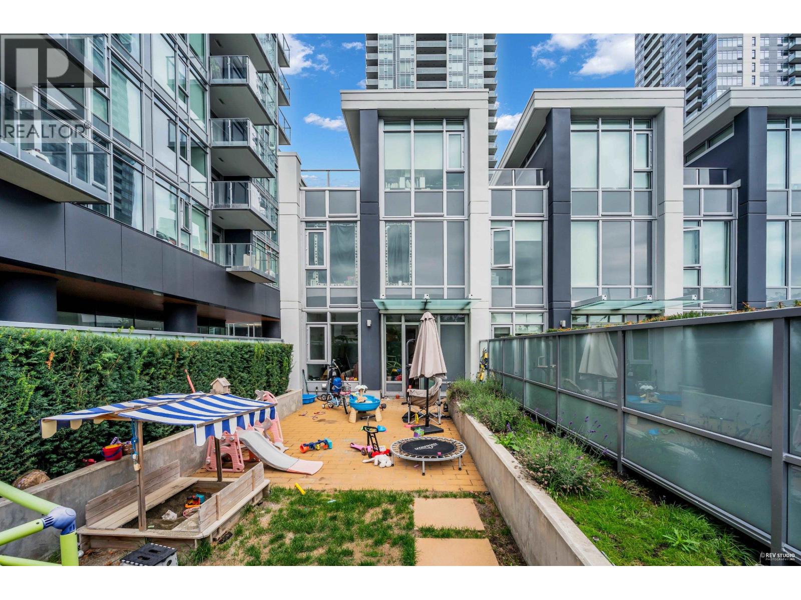 TH1 6398 SILVER AVENUE, Burnaby