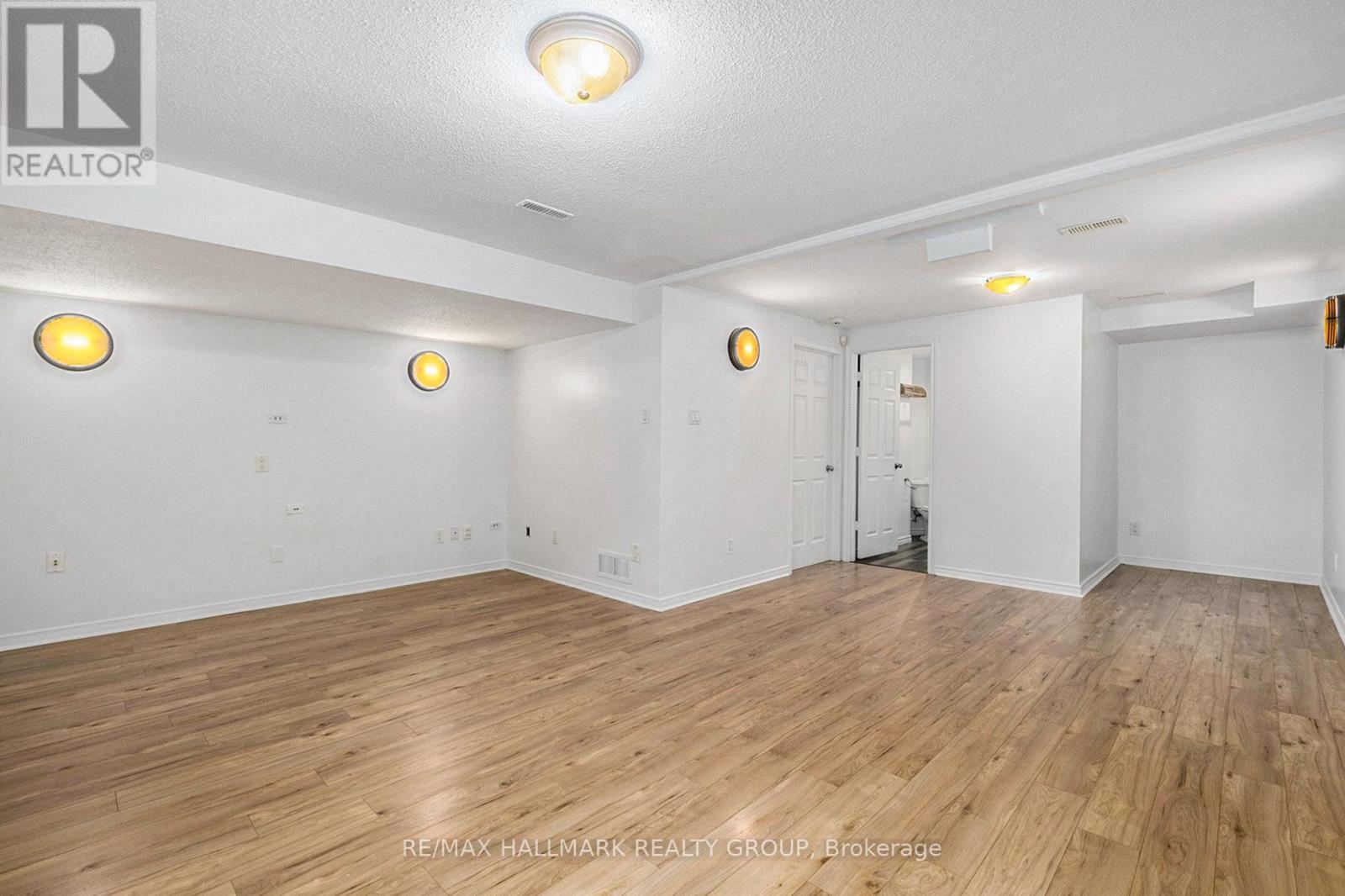 Photo 10 of 121 Prem Circle, Ottawa ON