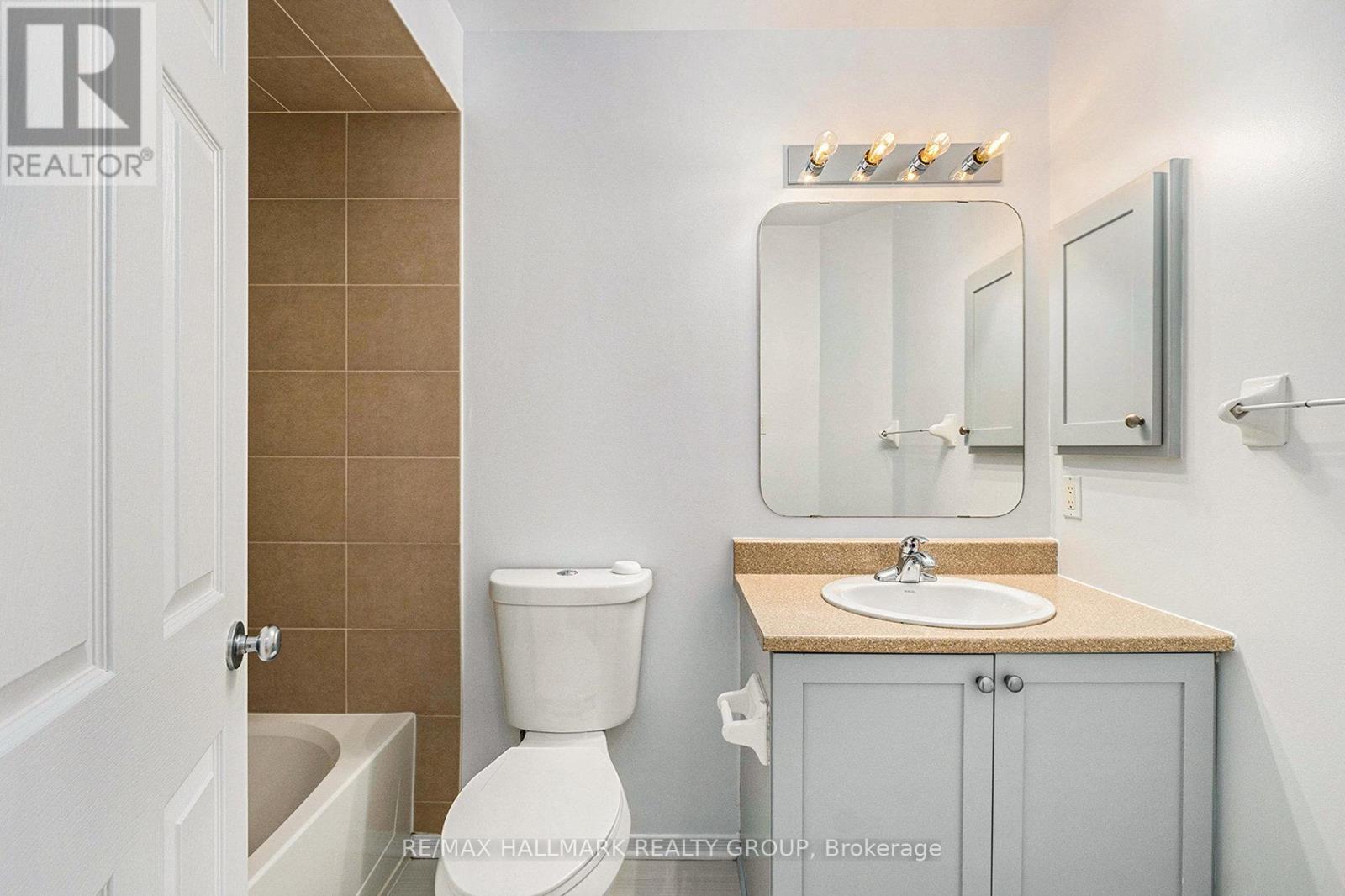 Photo 17 of 121 Prem Circle, Ottawa ON
