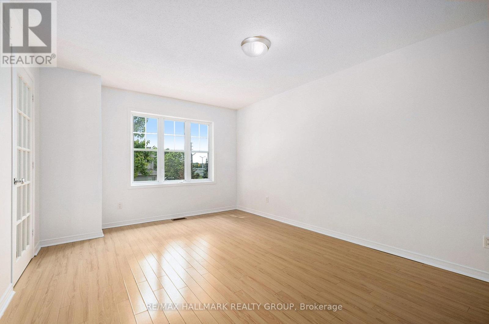 Photo 18 of 121 Prem Circle, Ottawa ON