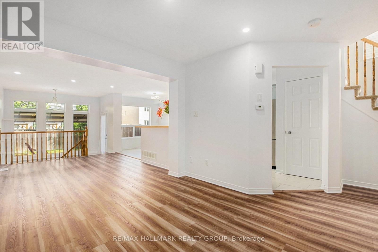 Photo 4 of 121 Prem Circle, Ottawa ON